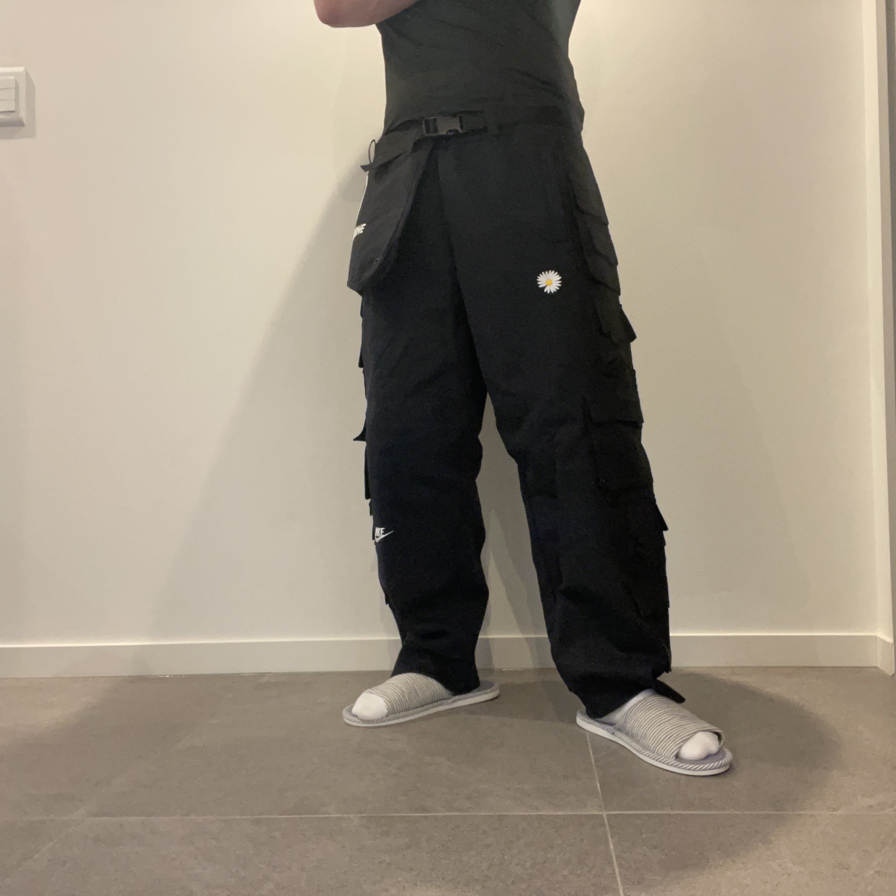 Nike x Peaceminusone Wide Pants Black (DR0096-010) 착용 스타일 - 2