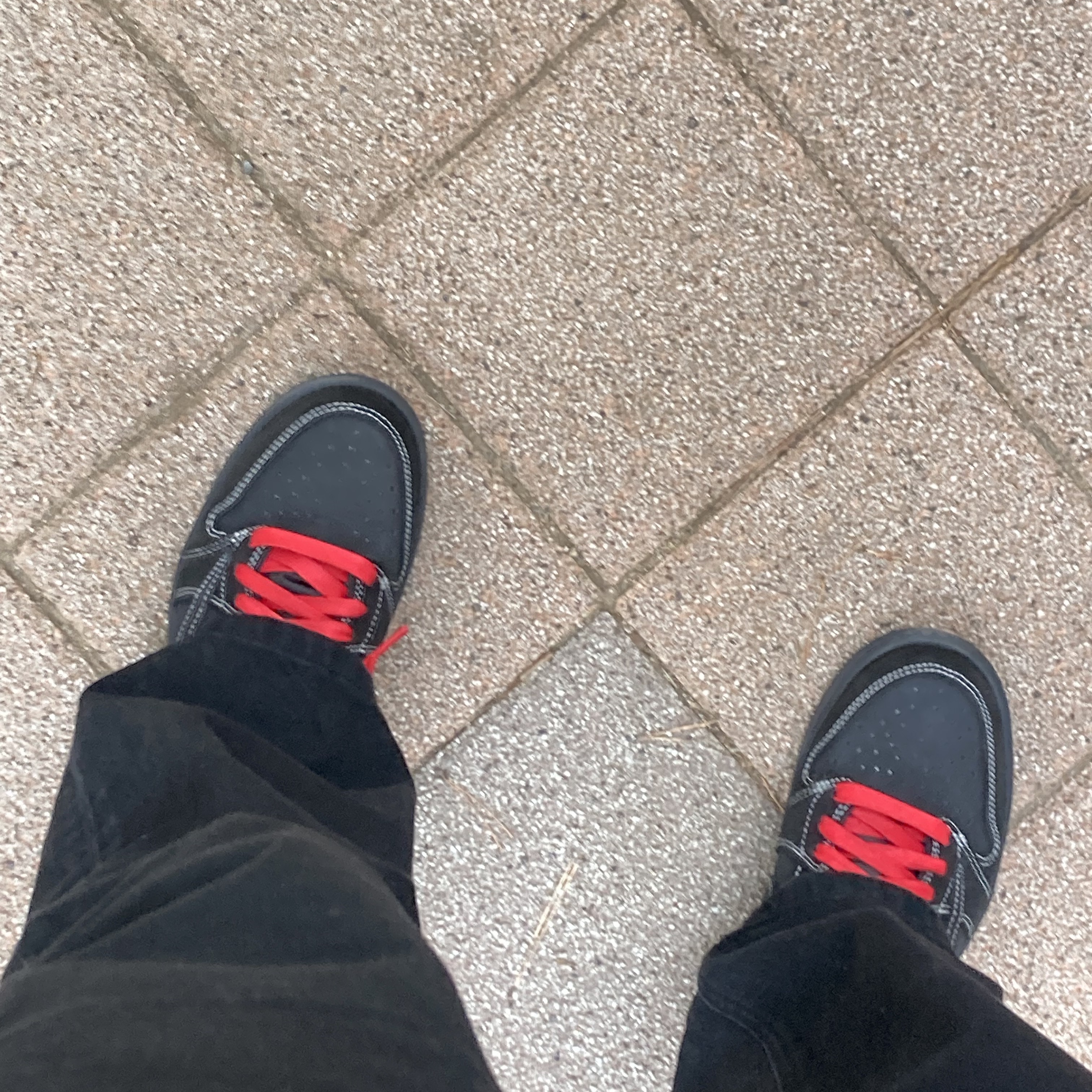 Jordan 1 x Travis Scott Retro Low OG SP Black Phantom 착용 스타일 - 2