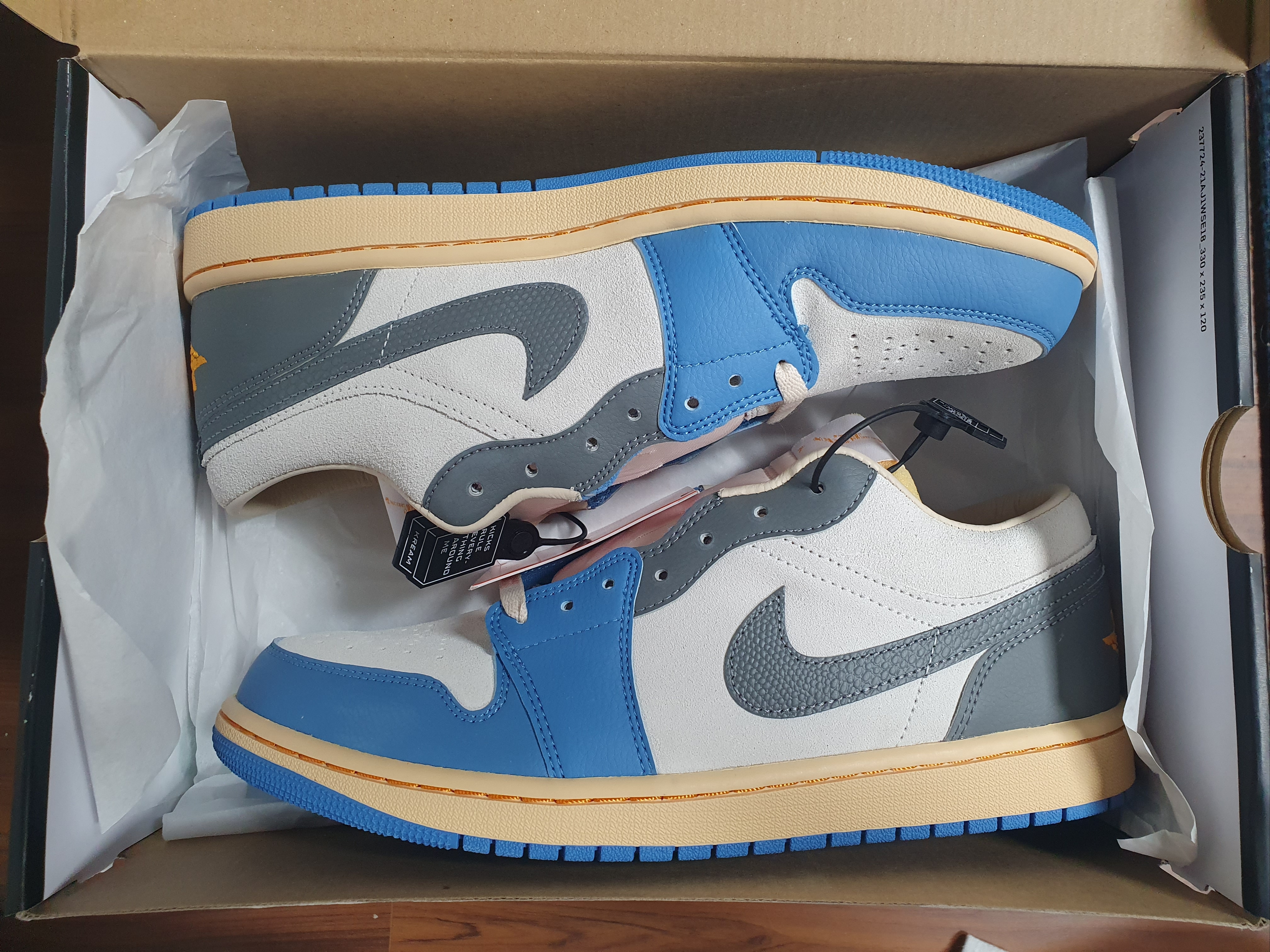 Jordan 1 Low SE Tokyo 96 착용 스타일 - 1