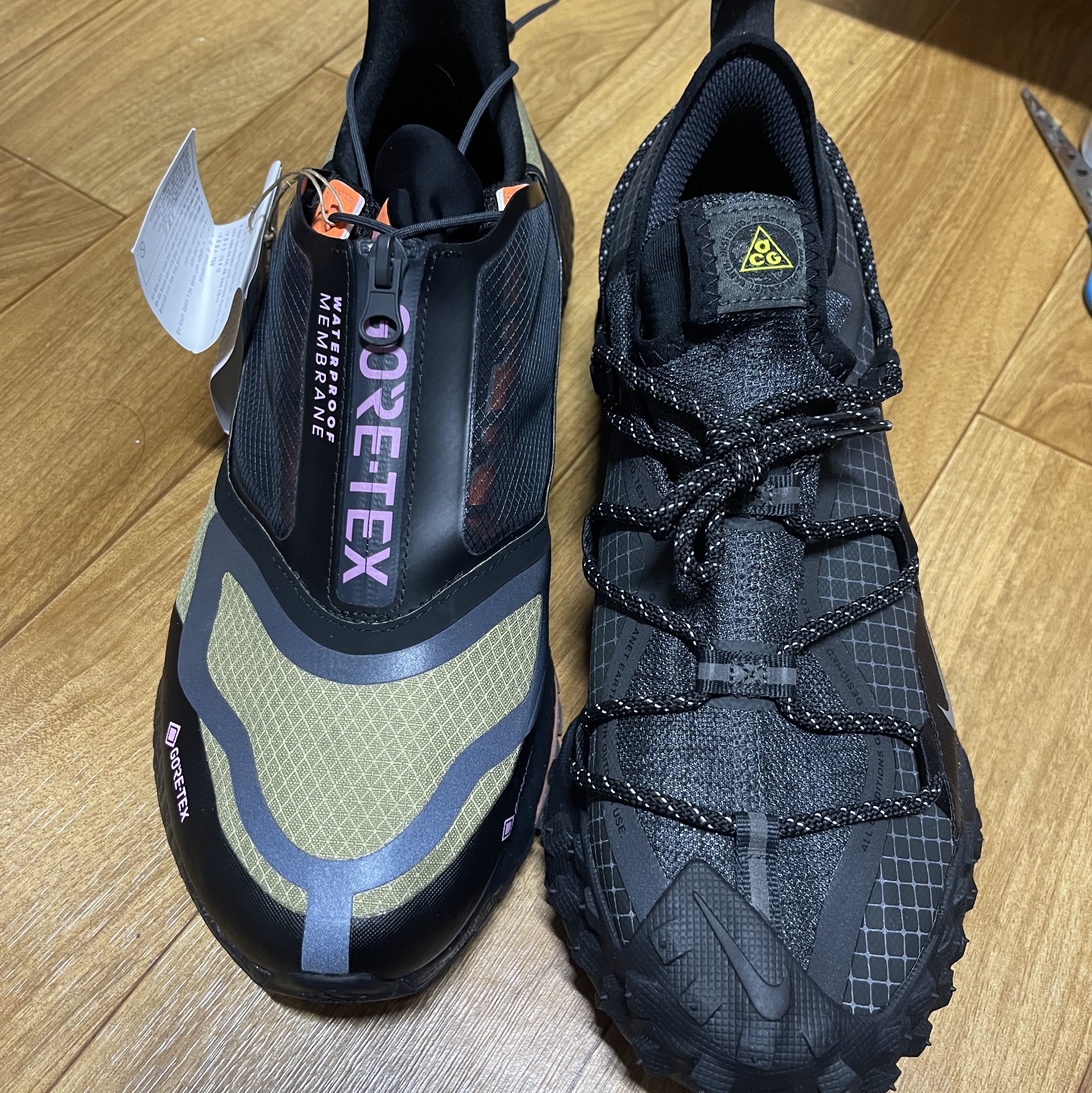 Adidas Ultraboost 21 Gore-Tex Core Black Silver Metallic, Nike ACG Mountain Fly Low Gore-Tex SE Dark Smoke Grey 착용 스타일