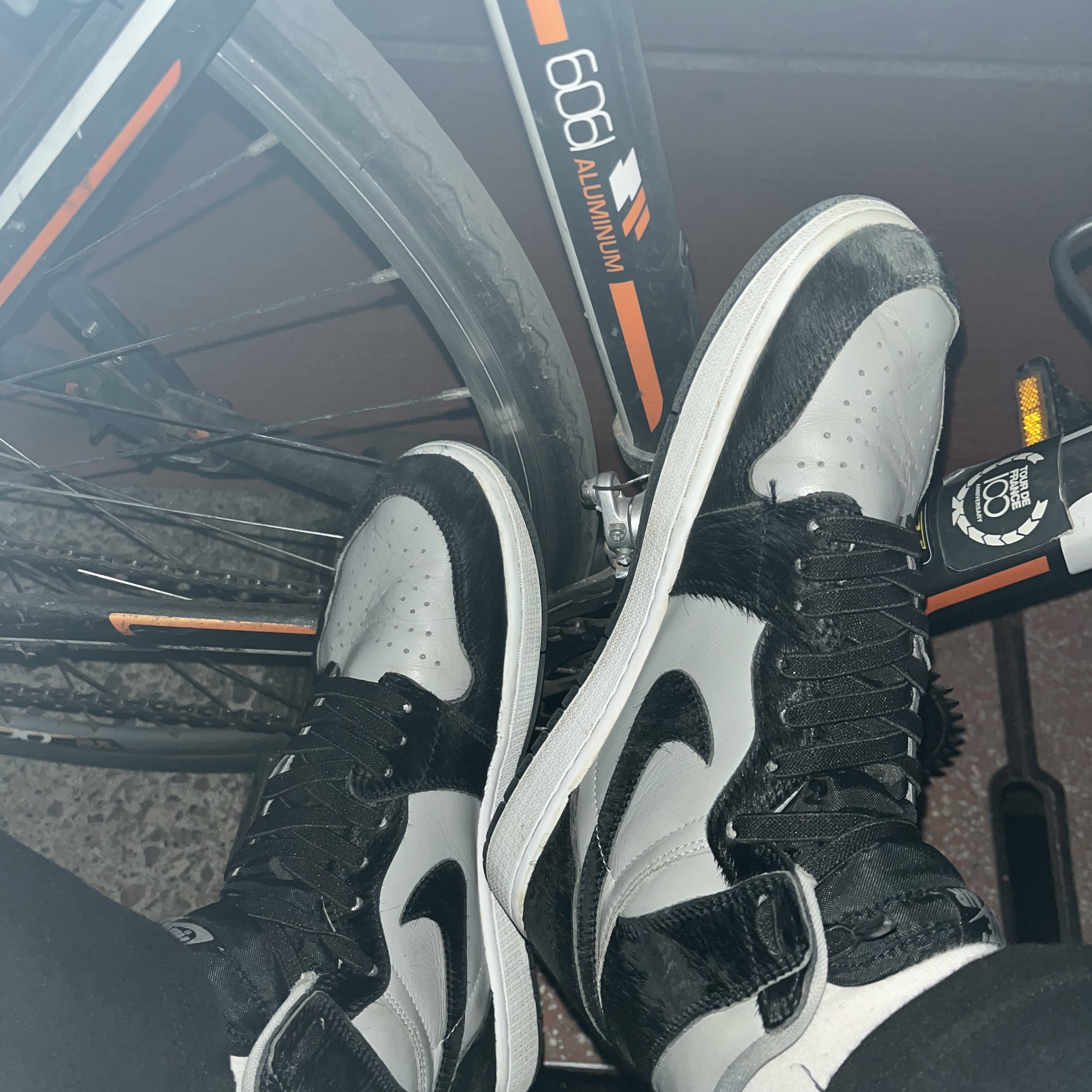 (W) Jordan 1 Retro High OG Medium Grey 착용 스타일