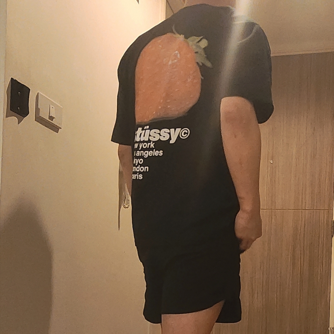 Stussy Strawberry T-Shirt Black 착용 스타일 - 1