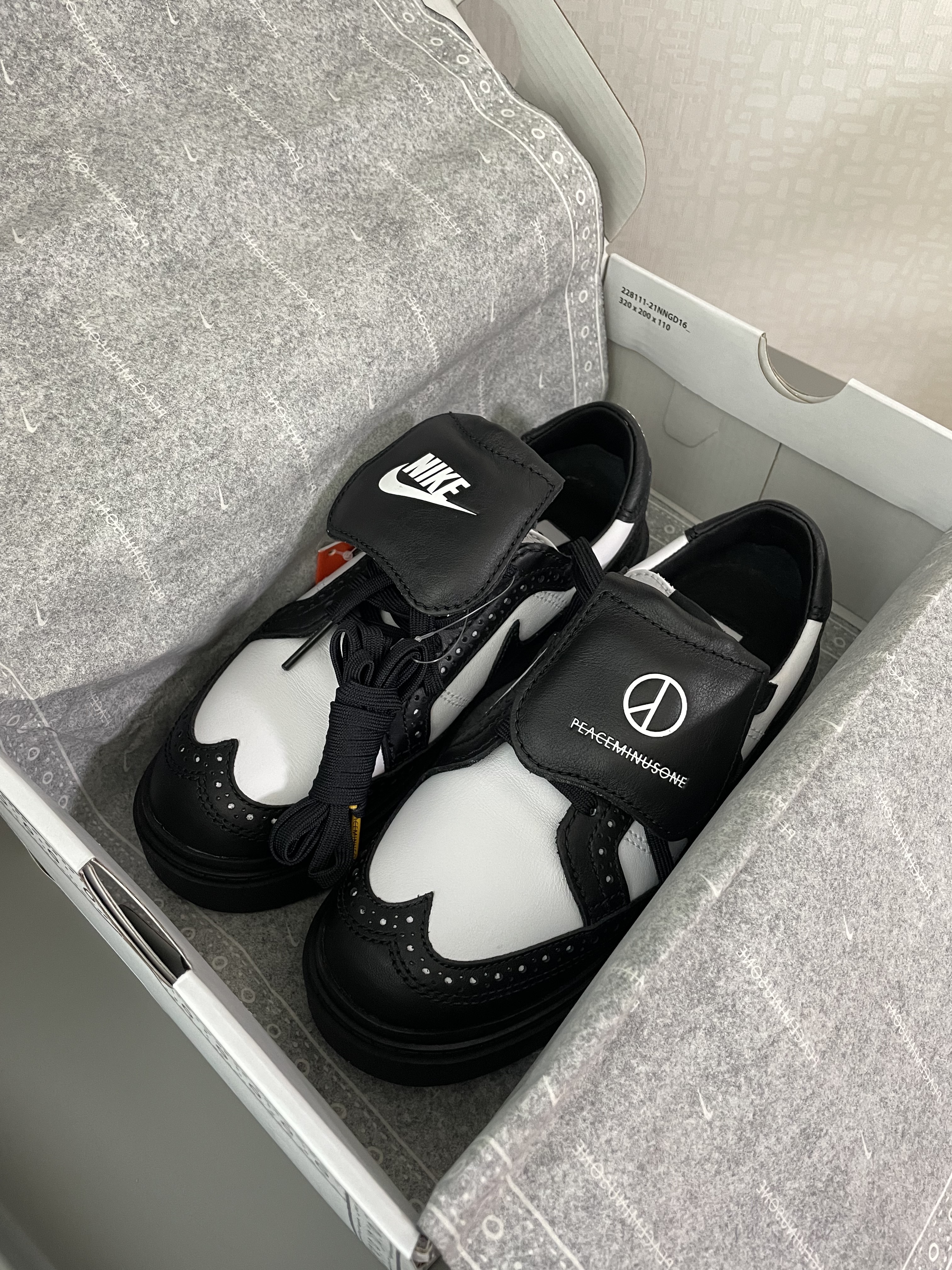 Nike x Peaceminusone Kwondo1 Black and White 착용 스타일 - 4