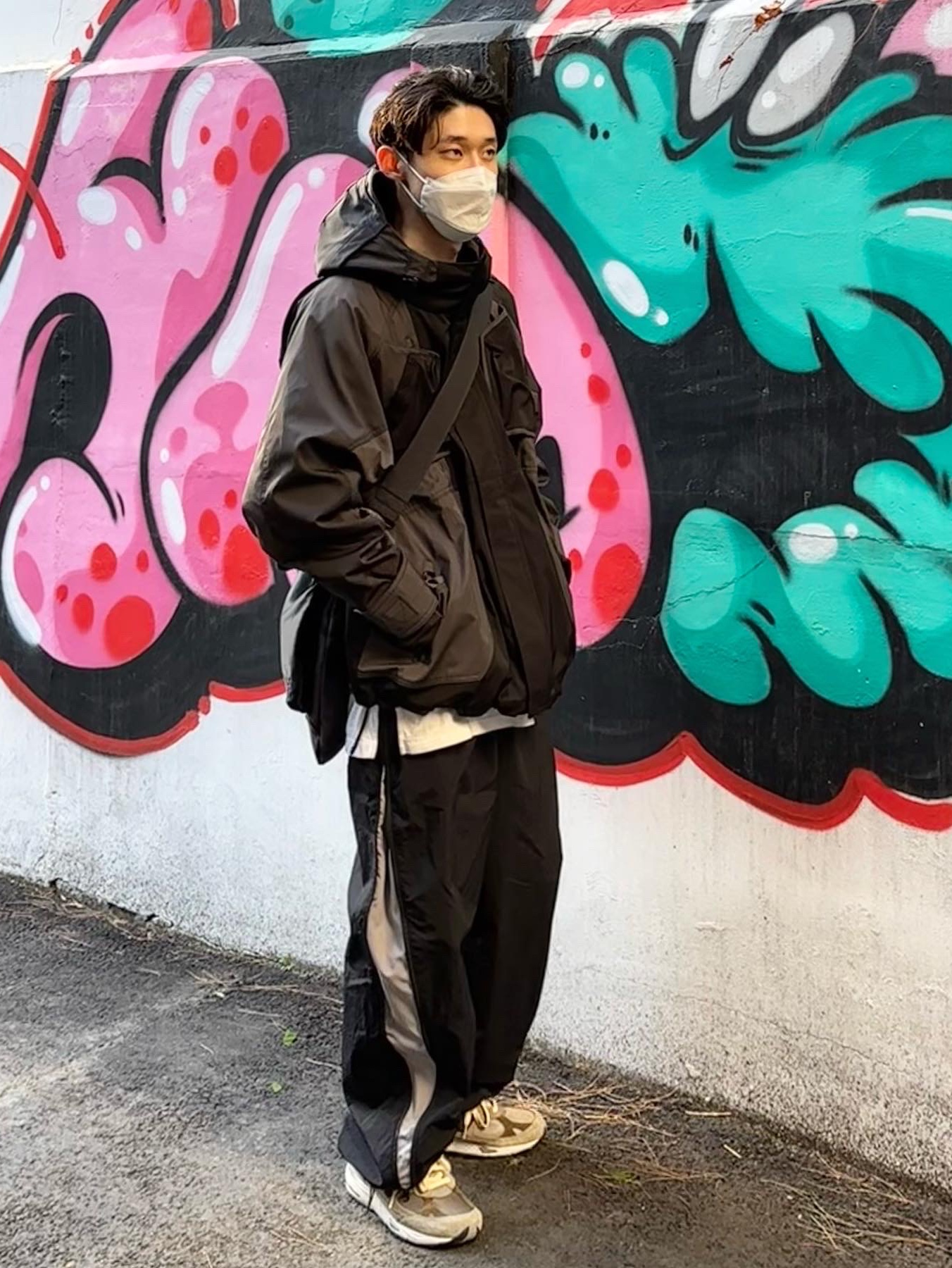 Porter x Palace 2Way Helmet Bag Black, Palace x Porter Zip Coin Wallet Black 착용 스타일 - 1