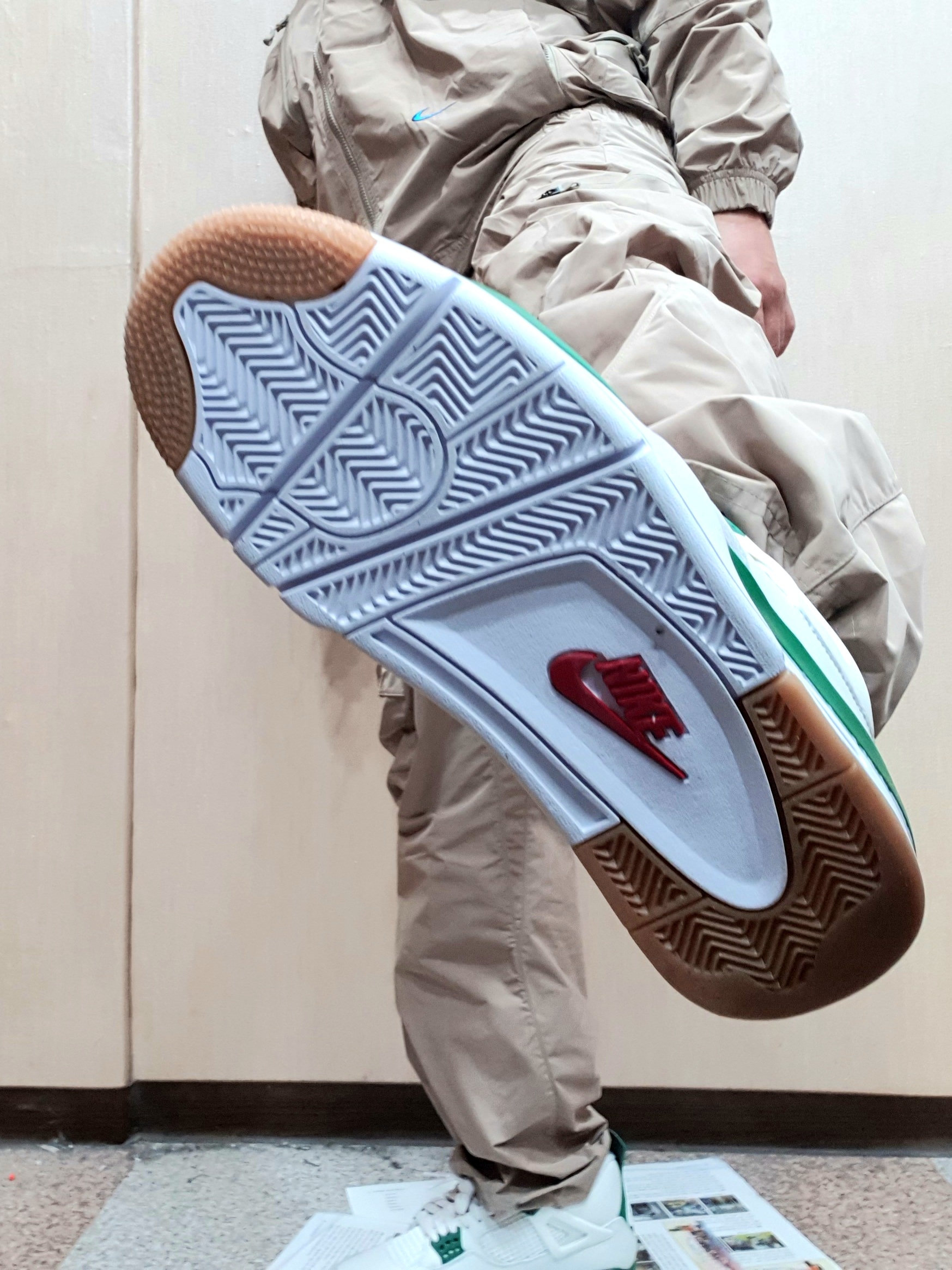 Nike x Off-White NRG Track Suit Khaki - Asia, Jordan 4 x Nike SB Retro SP Pine Green 착용 스타일 - 4
