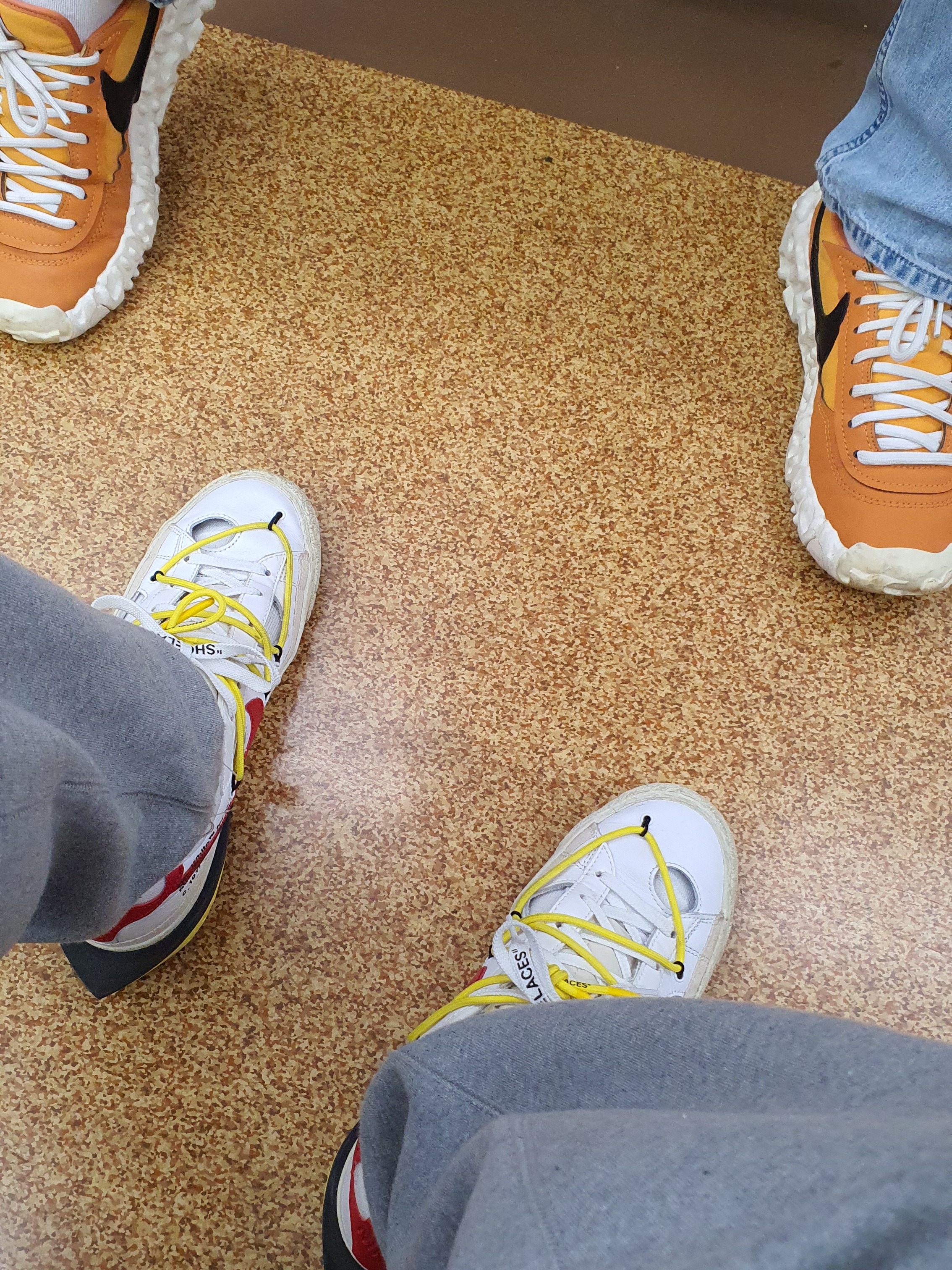 Nike x Off-White Blazer Low '77 White and University Red, Supreme Hanes Crew Socks White (4 Pack) 착용 스타일