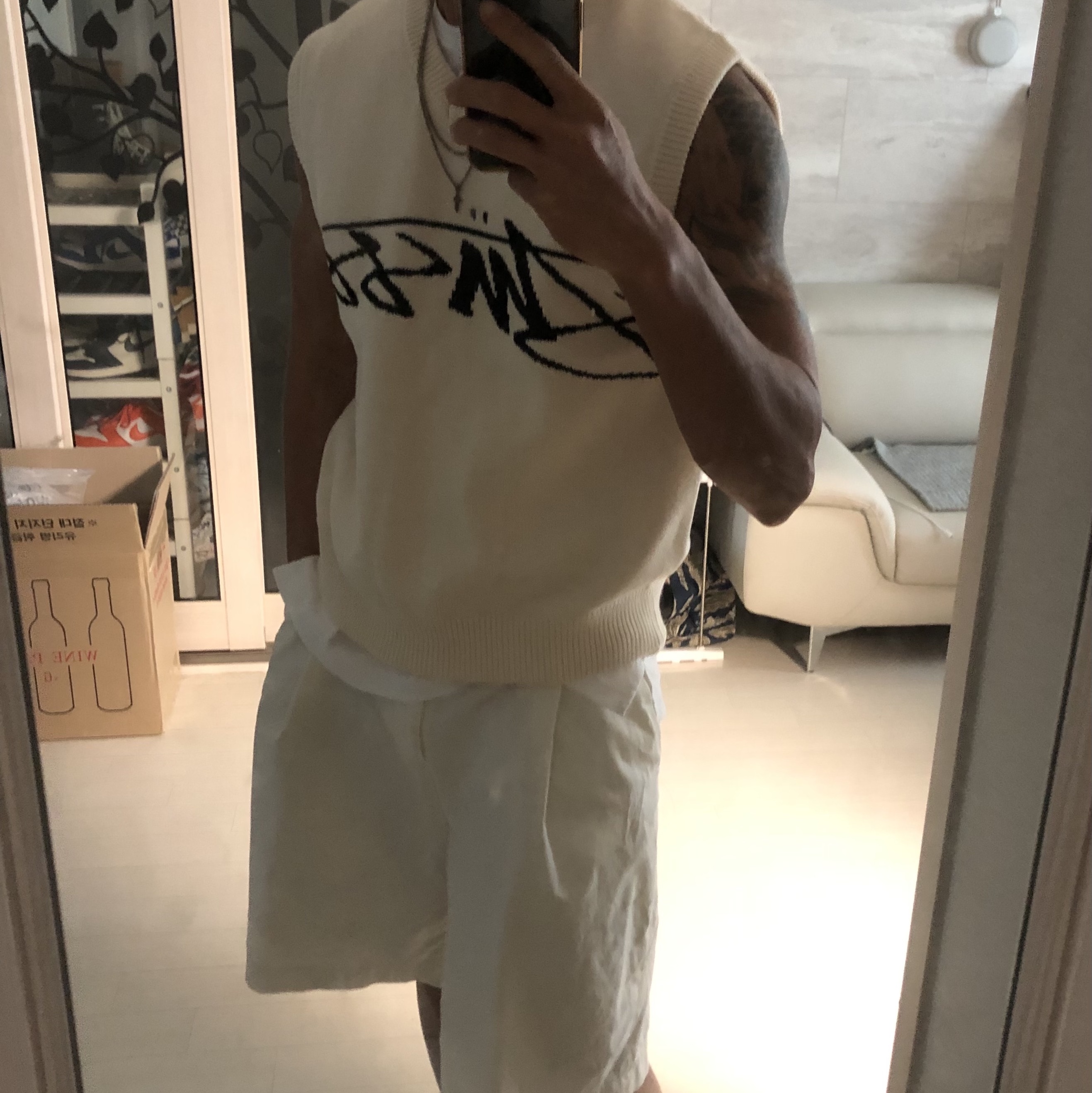 Stussy Sweater Vest Natural 착용 스타일 - 2