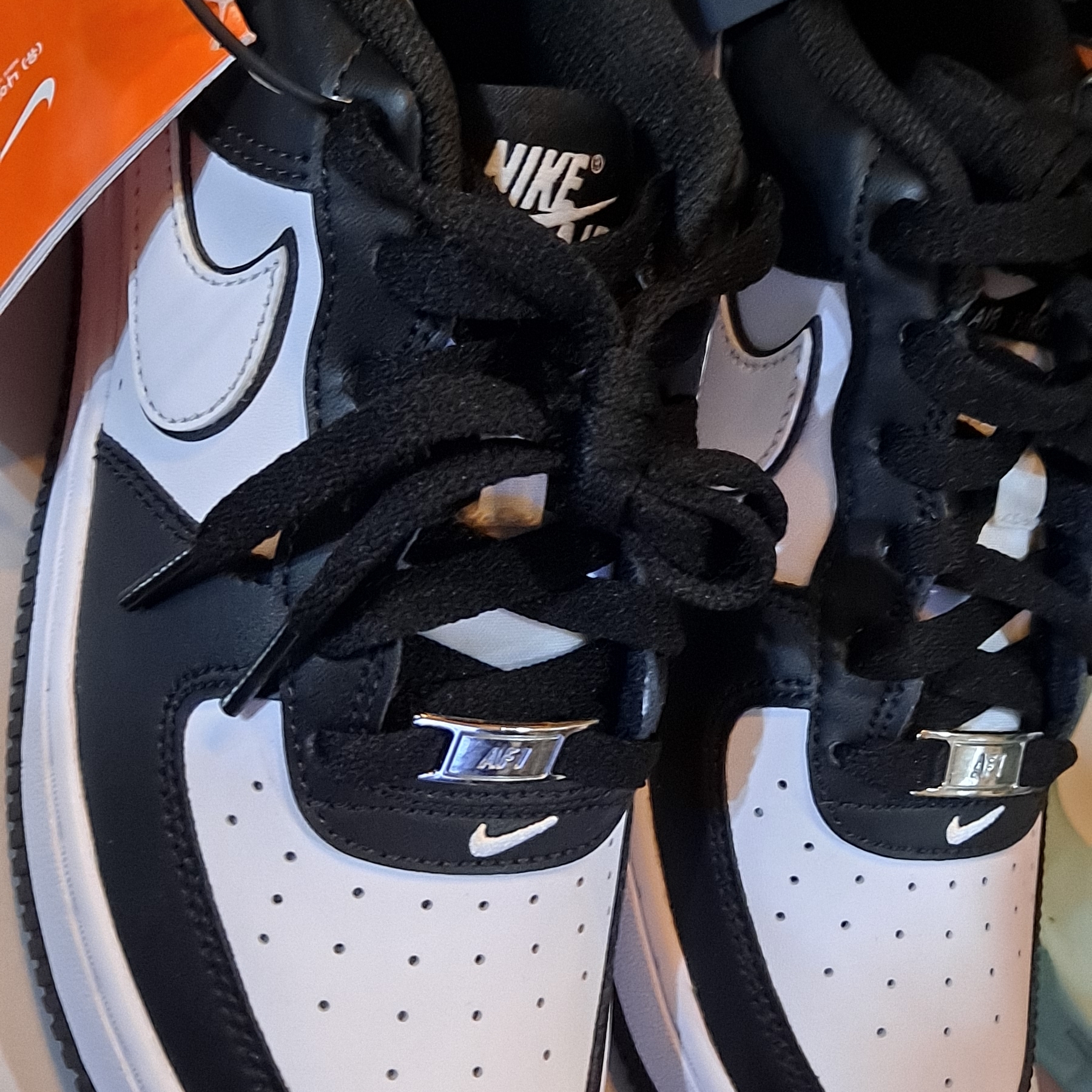 (GS) Nike Air Force 1 LV8 2 Black White 착용 스타일 - 2