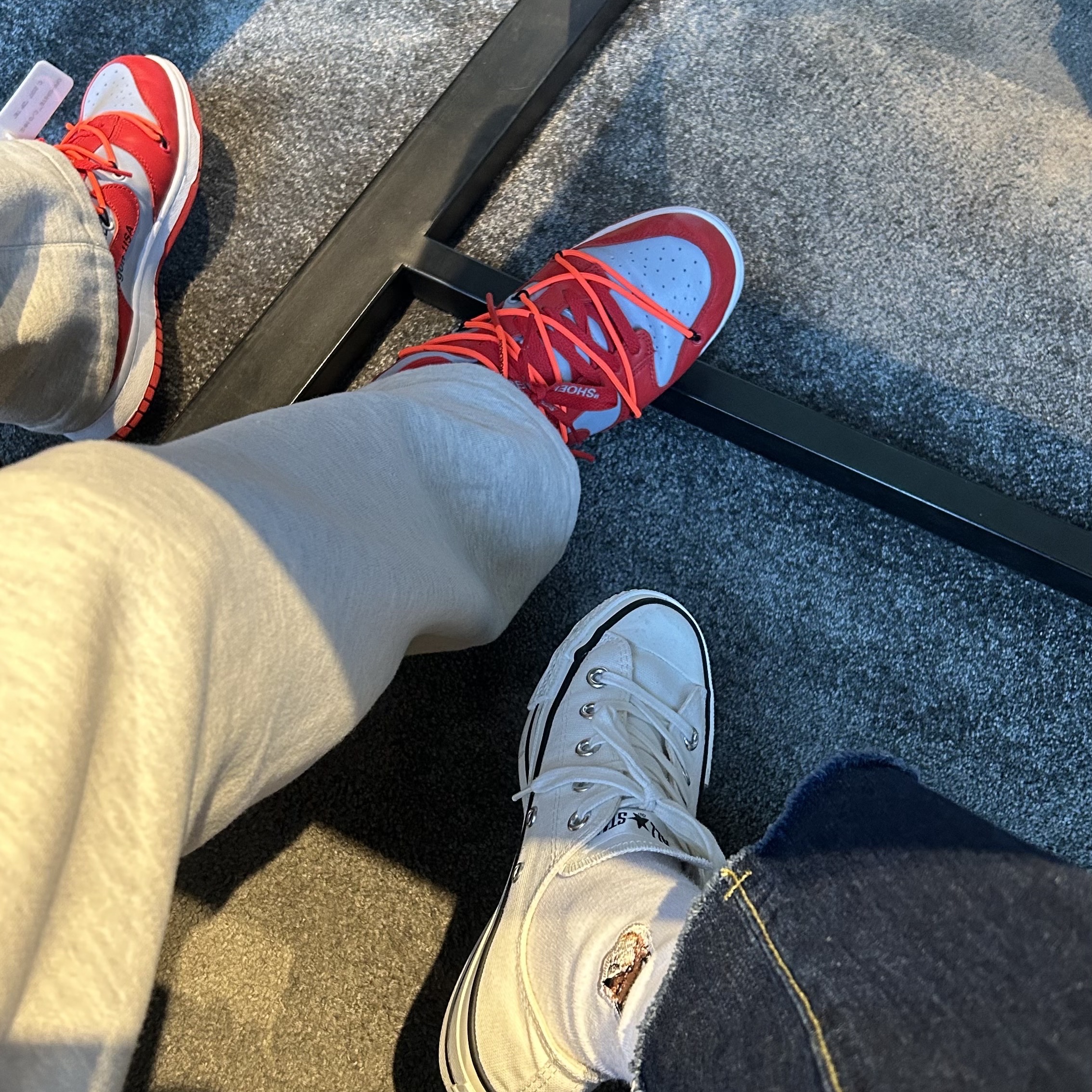 Converse Canvas All Star J Ox White, Nike x Off-White Dunk Low University Red 착용 스타일