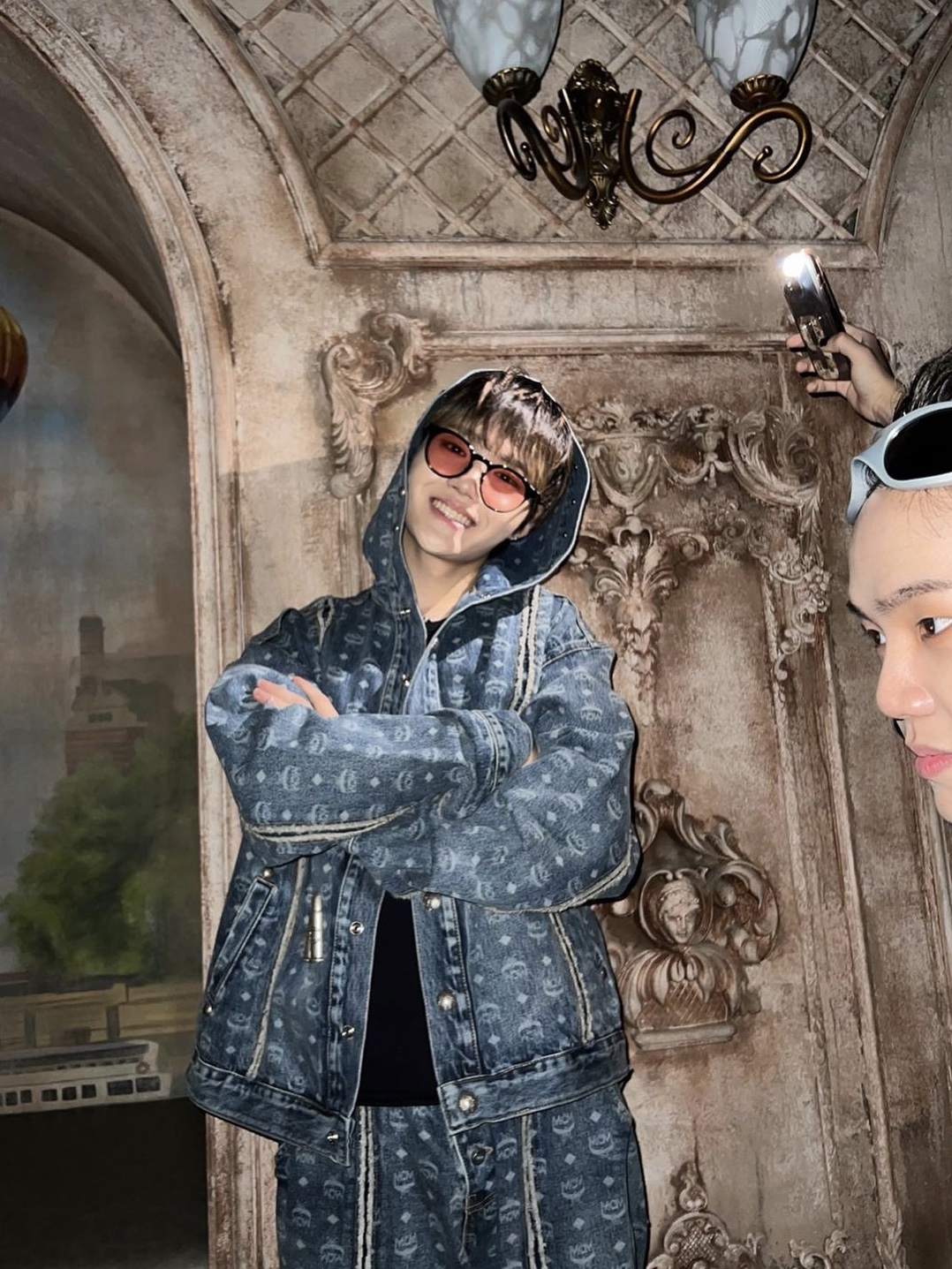 Thug Club x MCM Bullet Denim Jacket Blue, Thug Club x MCM Zip Denim Pants Blue 착용 스타일 - 3
