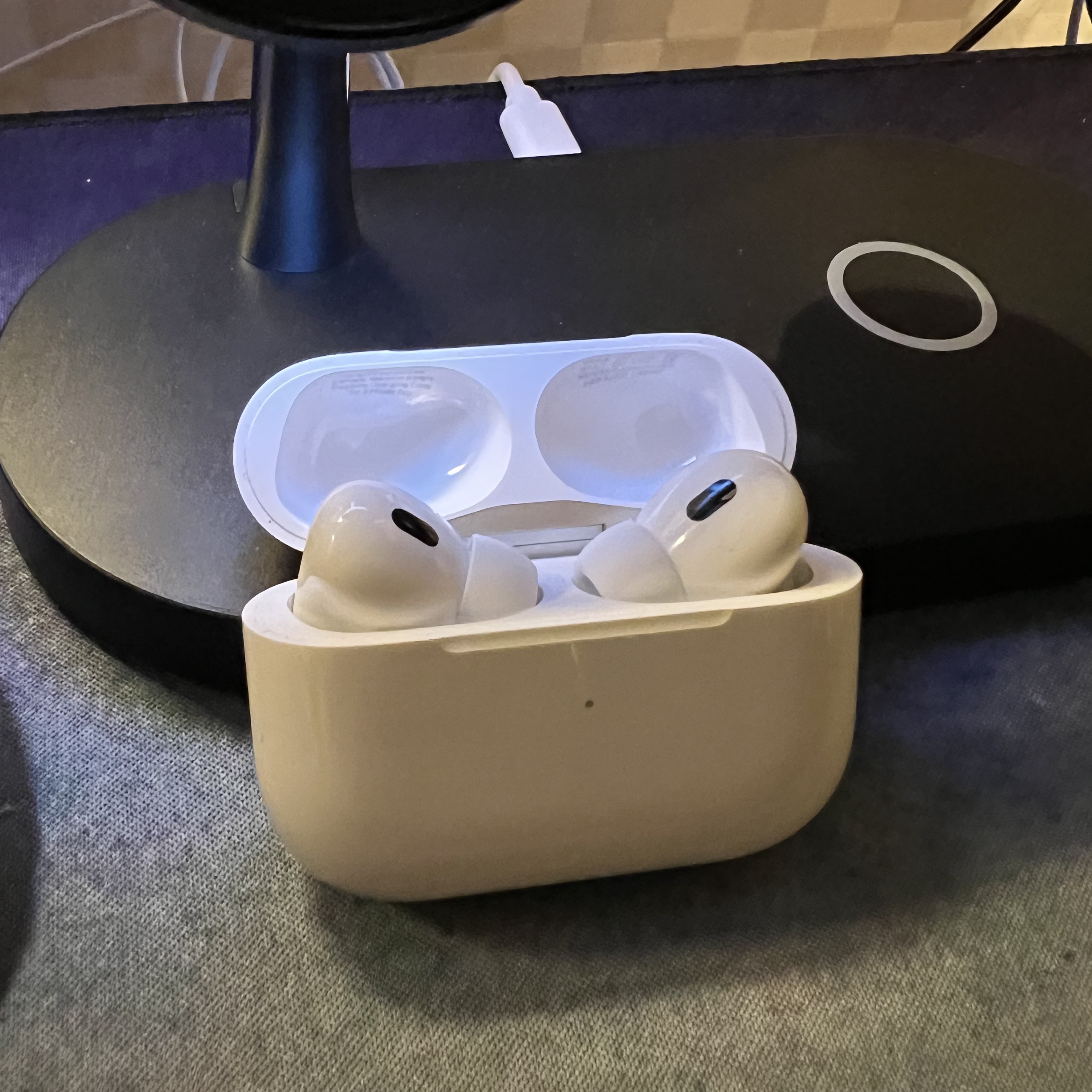 Apple AirPods Pro 2nd Gen (Korean Ver.) 착용 스타일 - 2