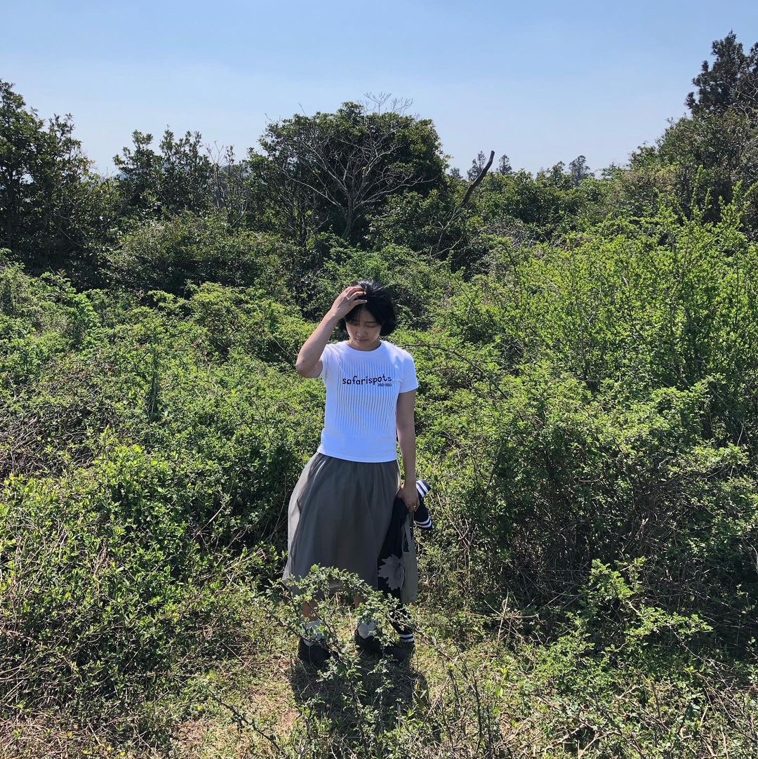 Safarispot Women 1/2 Safarispots Magazine Tee White 착용 스타일 - 1