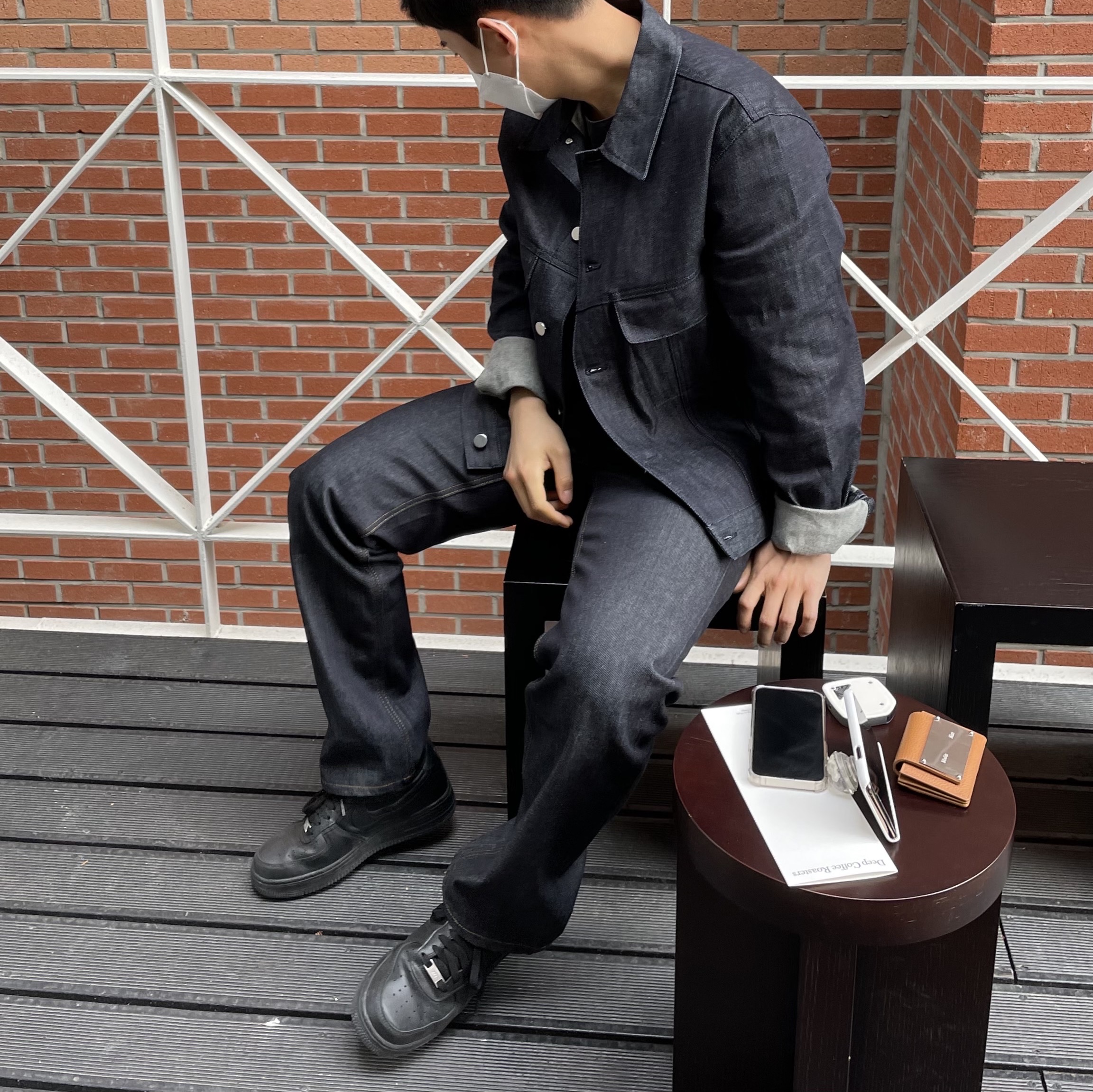Nike Air Force 1 '07 Low Triple Black 착용 스타일