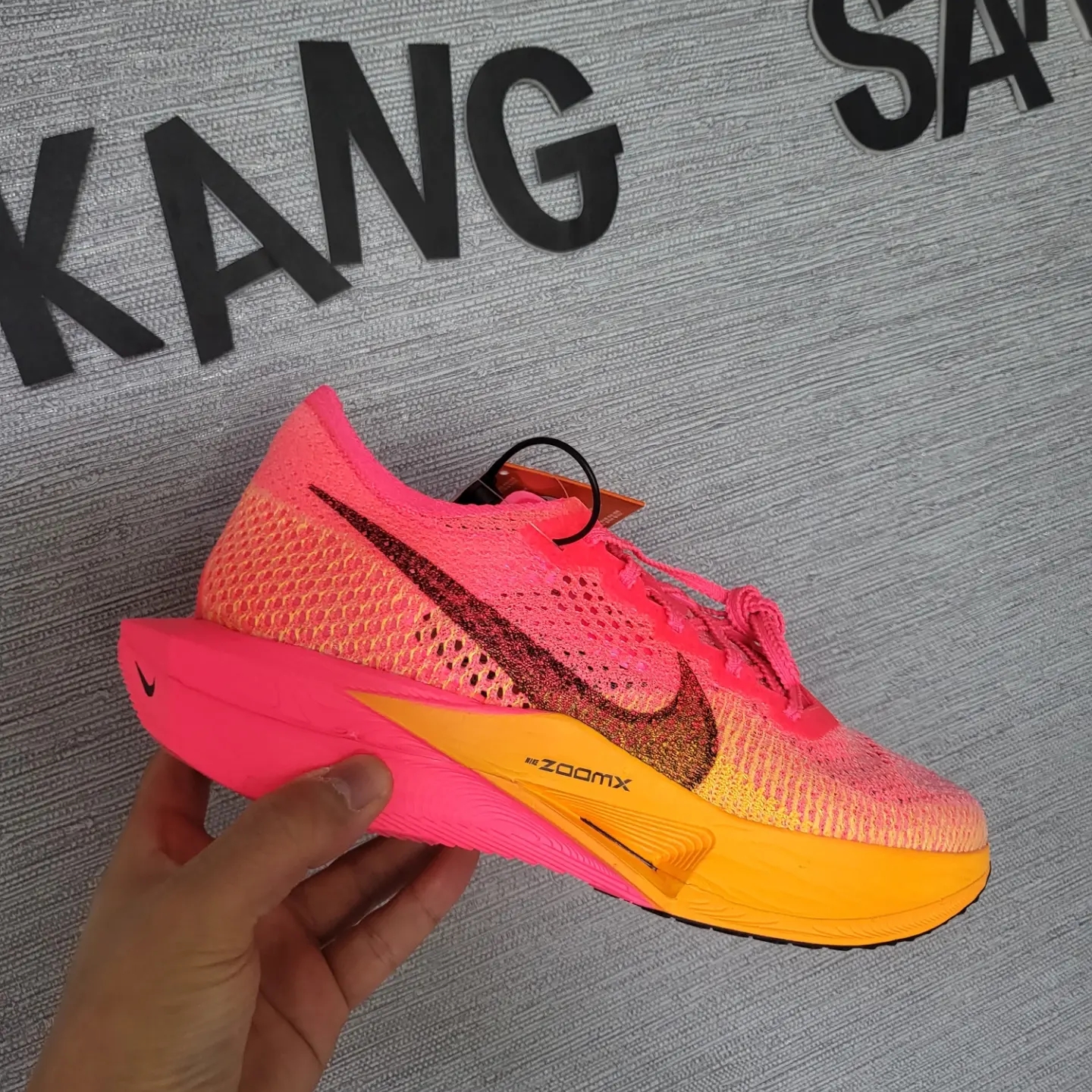 Nike ZoomX Vaporfly Next% 3 Hyper Pink 착용 스타일 - 2