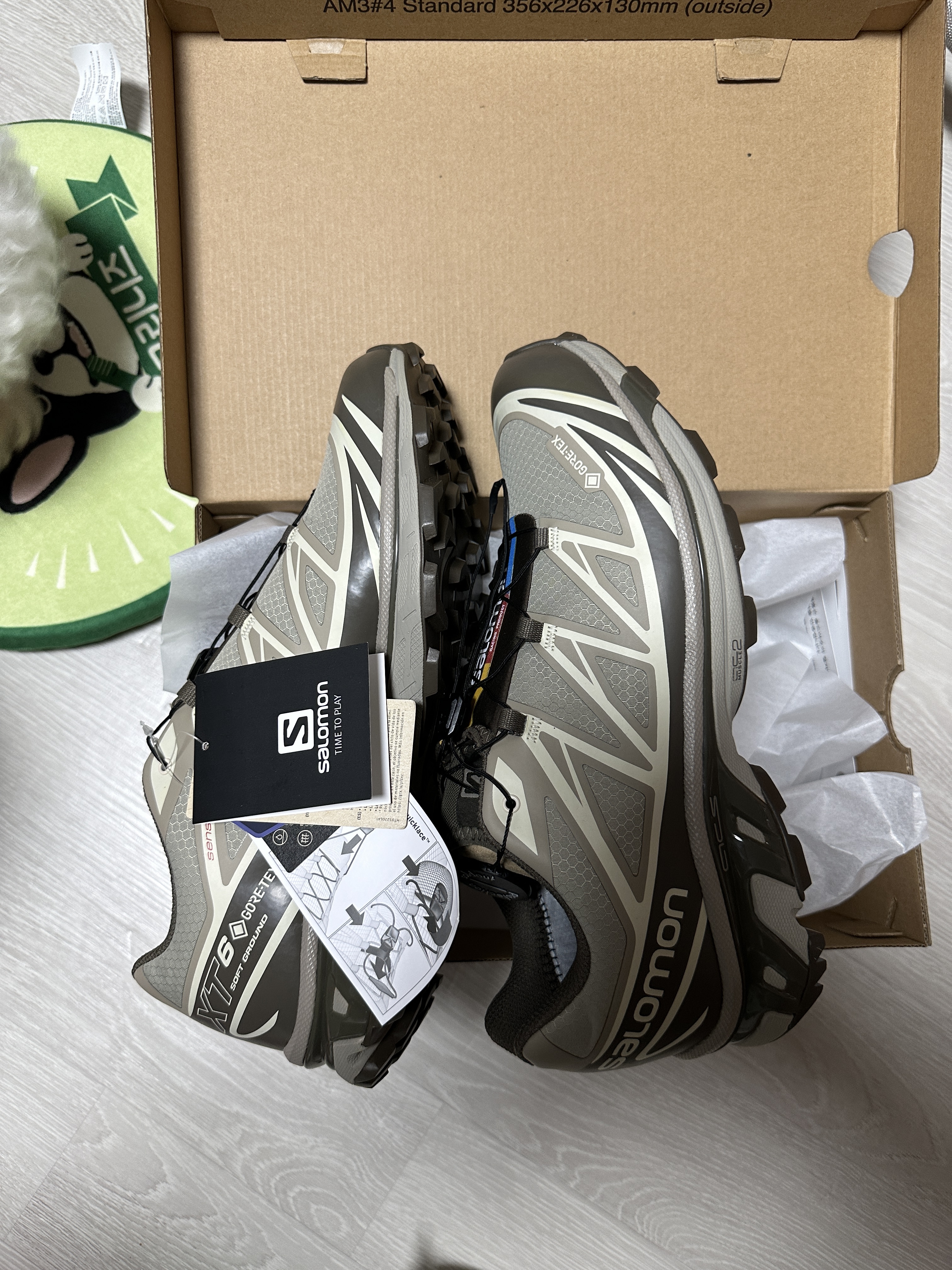 Salomon XT-6 Gore-Tex Vintage Khaki 착용 스타일