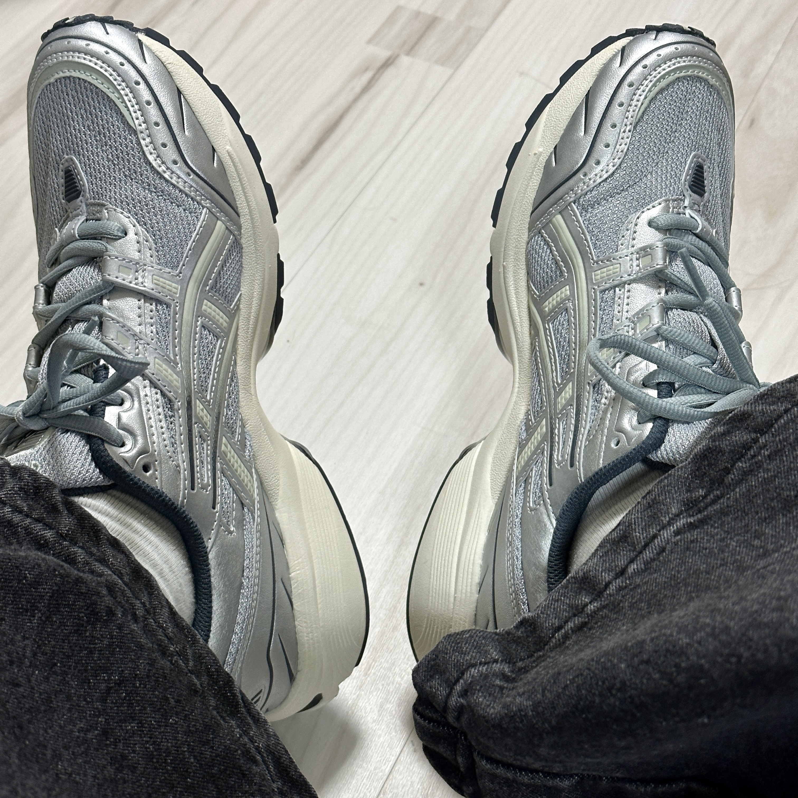 Asics Gel-1090 Piedmont Grey 착용 스타일 - 2