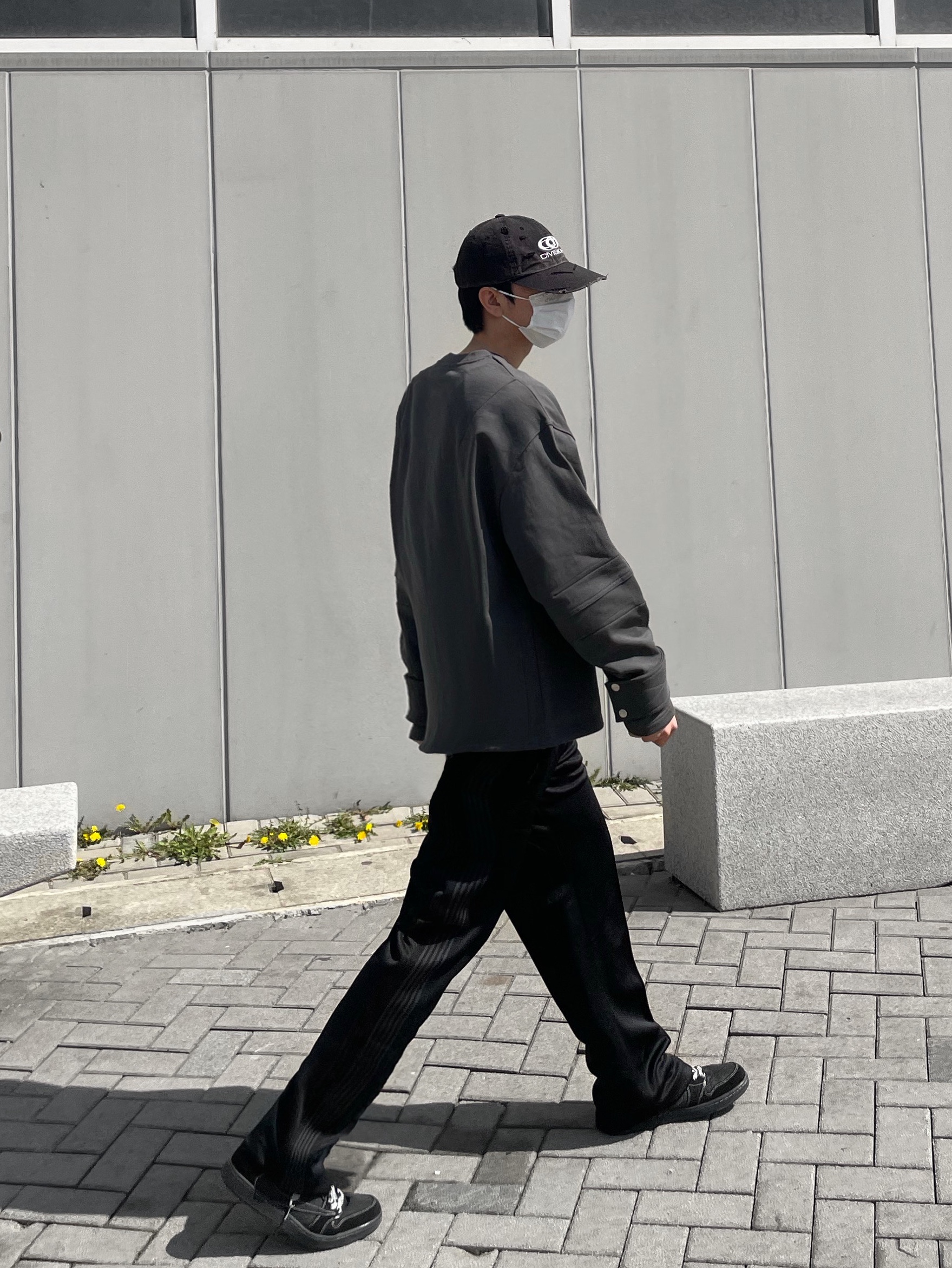 Jordan 1 x Travis Scott Retro Low OG SP Black Phantom, Needles Straight Track Pants Poly Smooth Black 착용 스타일