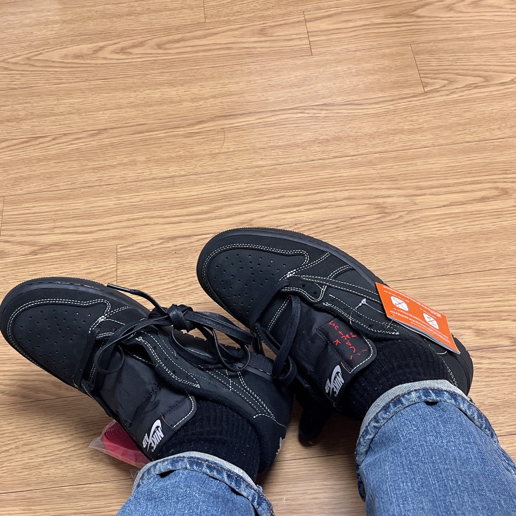 Jordan 1 x Travis Scott Retro Low OG SP Black Phantom 착용 스타일 - 1