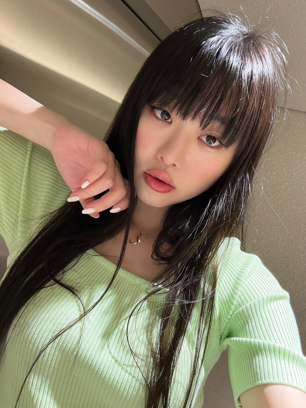 [KREAM 단독] Haveless Women Ella Modal Square Neck Knit Top Lime, Haveless Women Ella Modal Square Neck Knit Top Butter 착용 스타일