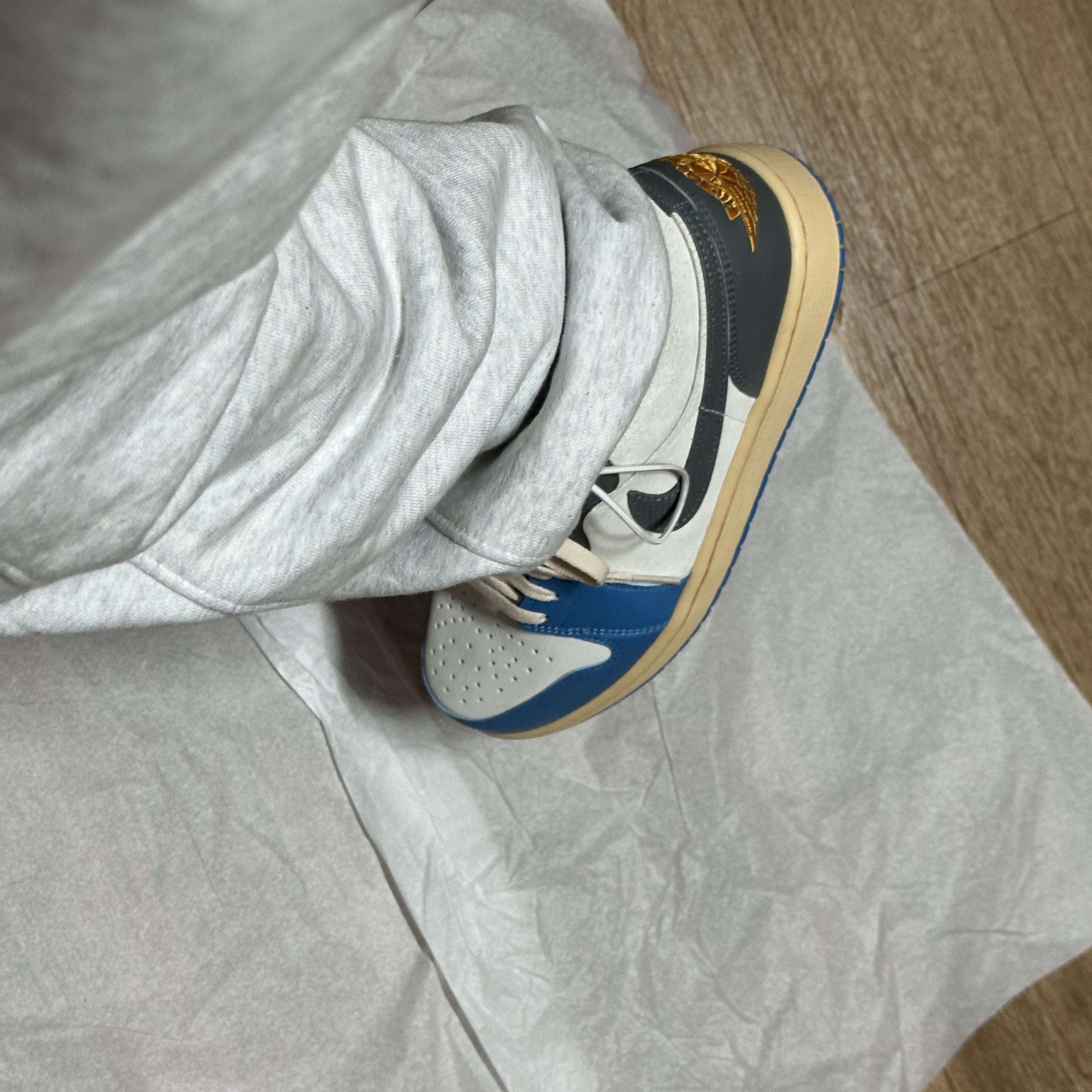 Jordan 1 Low SE Tokyo 96 착용 스타일 - 2