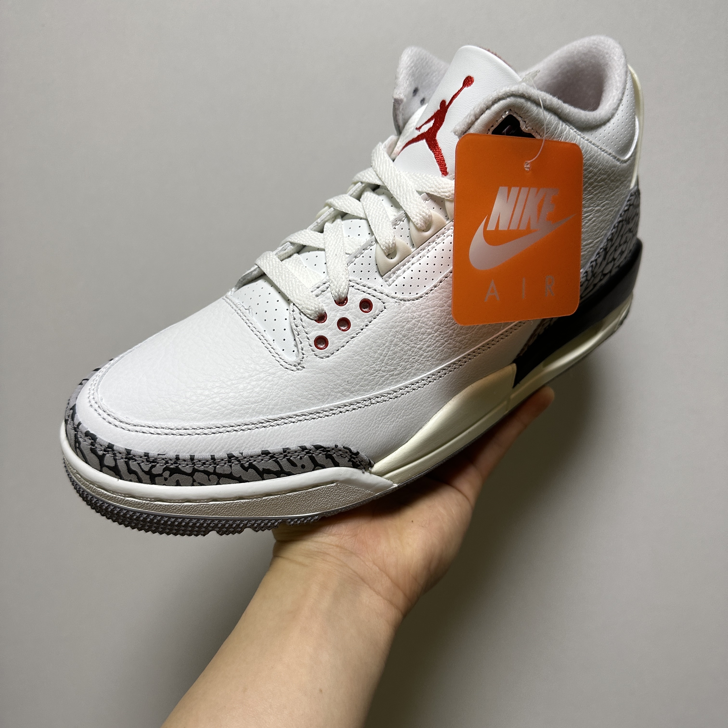Jordan 3 Retro White Cement Reimagined 착용 스타일 - 1