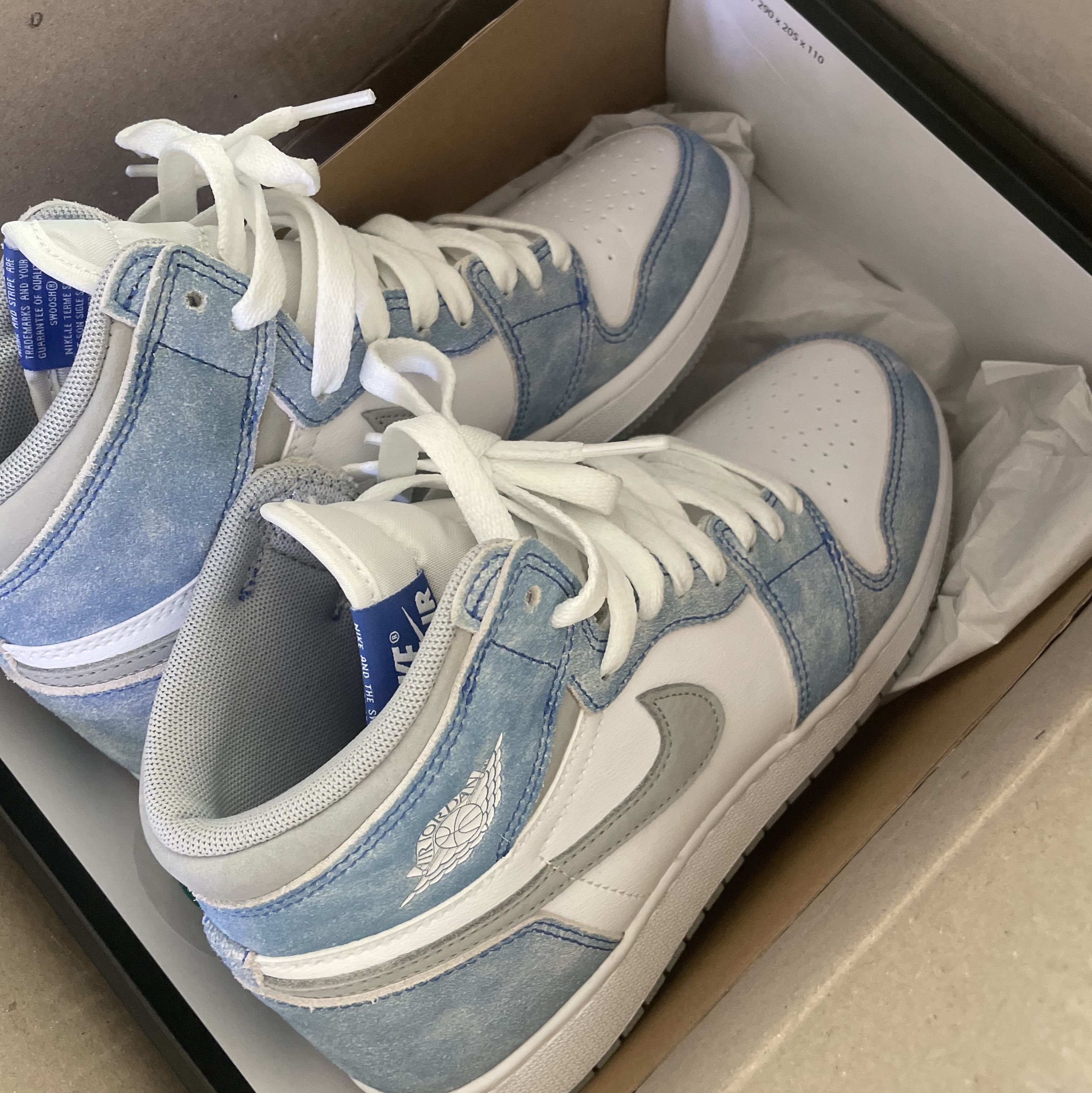 Jordan 1 Retro High OG Hyper Royal 착용 스타일