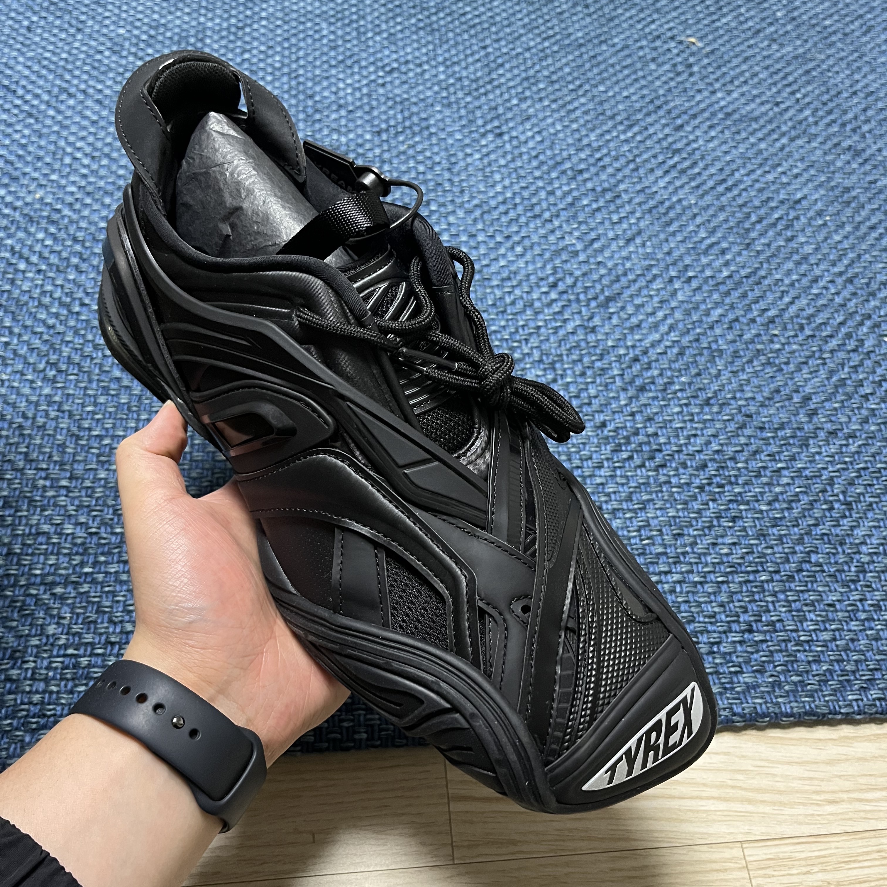 Balenciaga Tyrex Sneakers Black 착용 스타일