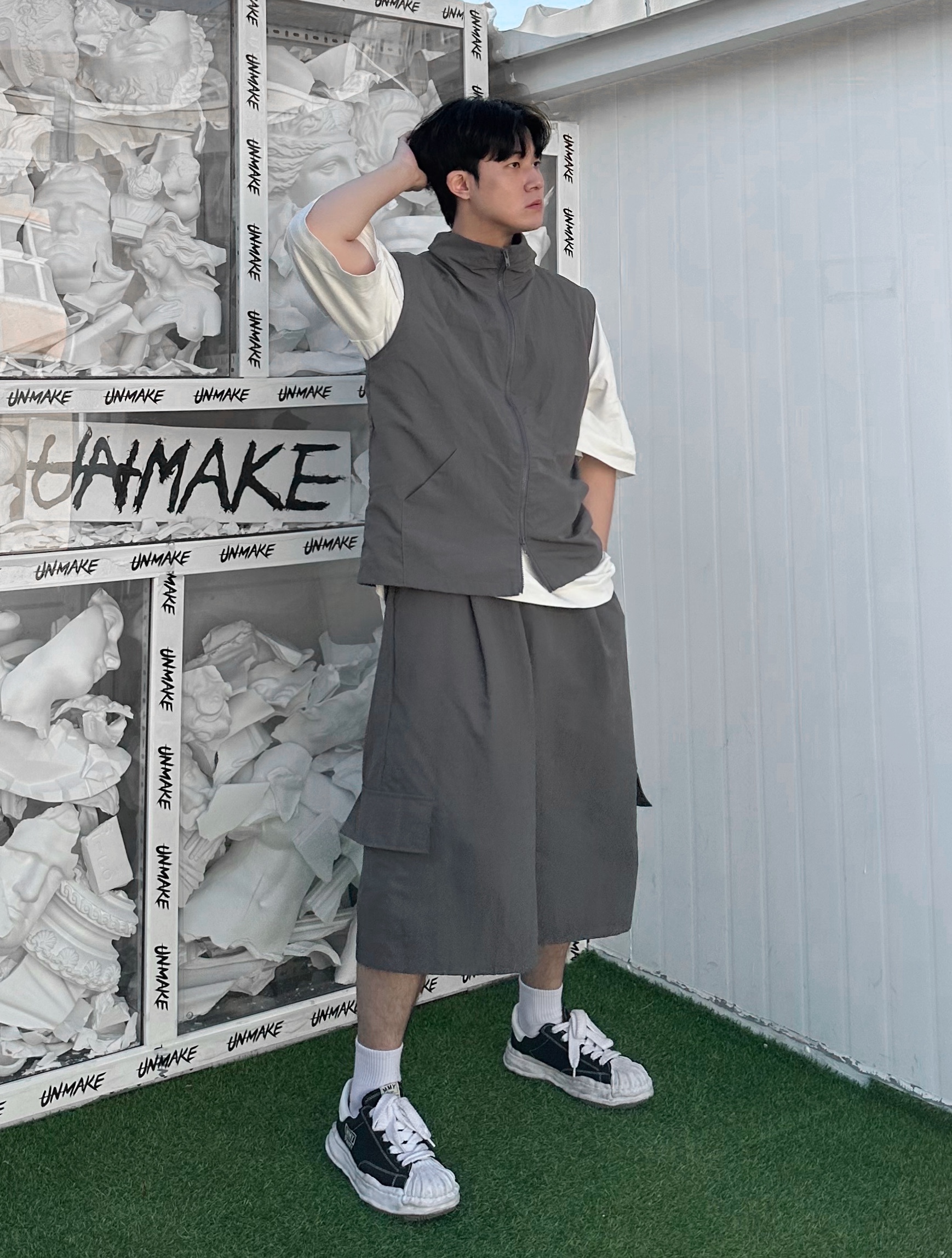 Maison Mihara Yasuhiro Blakey OG Sole Canvas Low-top Sneakers Black White 착용 스타일 - 2