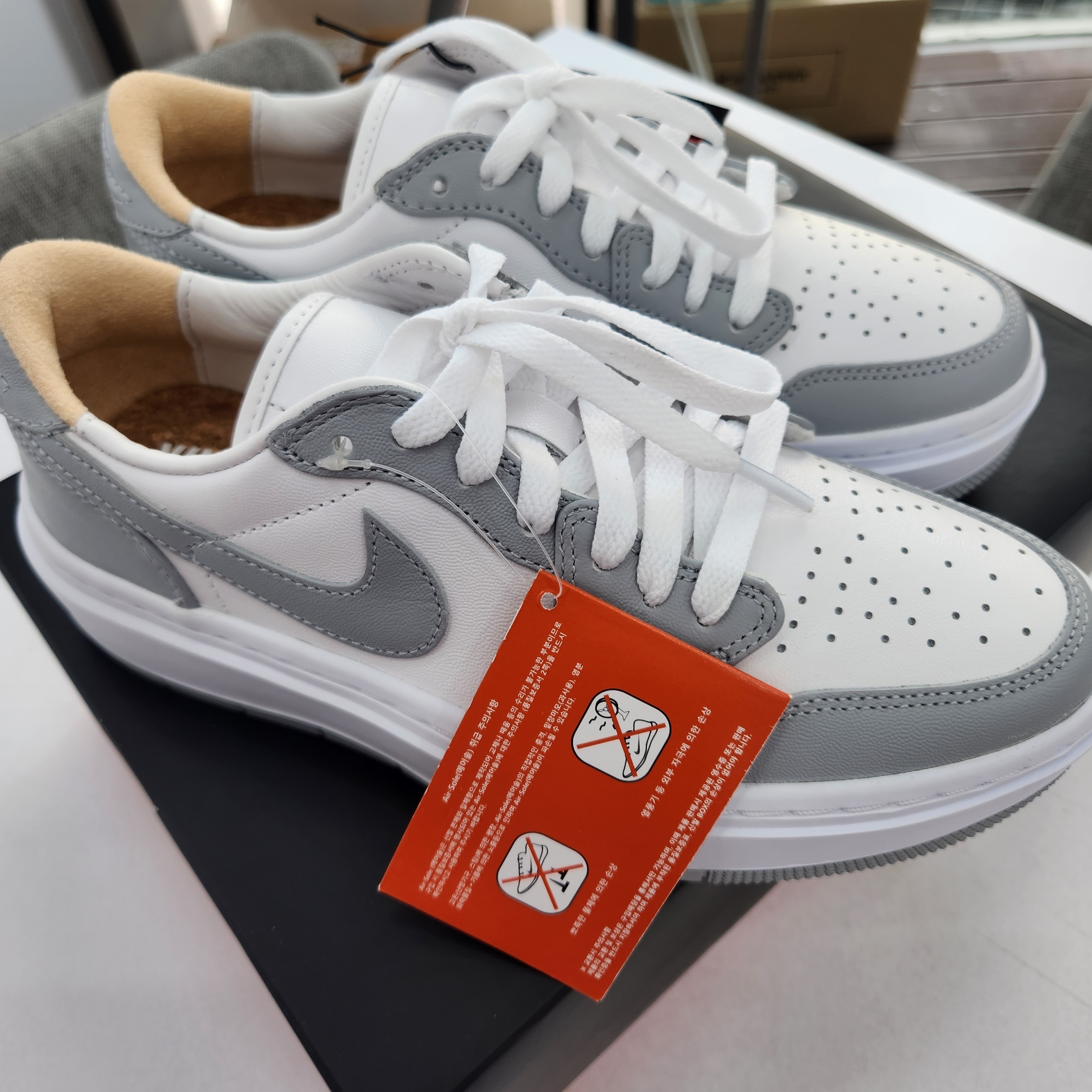 (W) Jordan 1 Elevate Low White and Wolf Grey 착용 스타일
