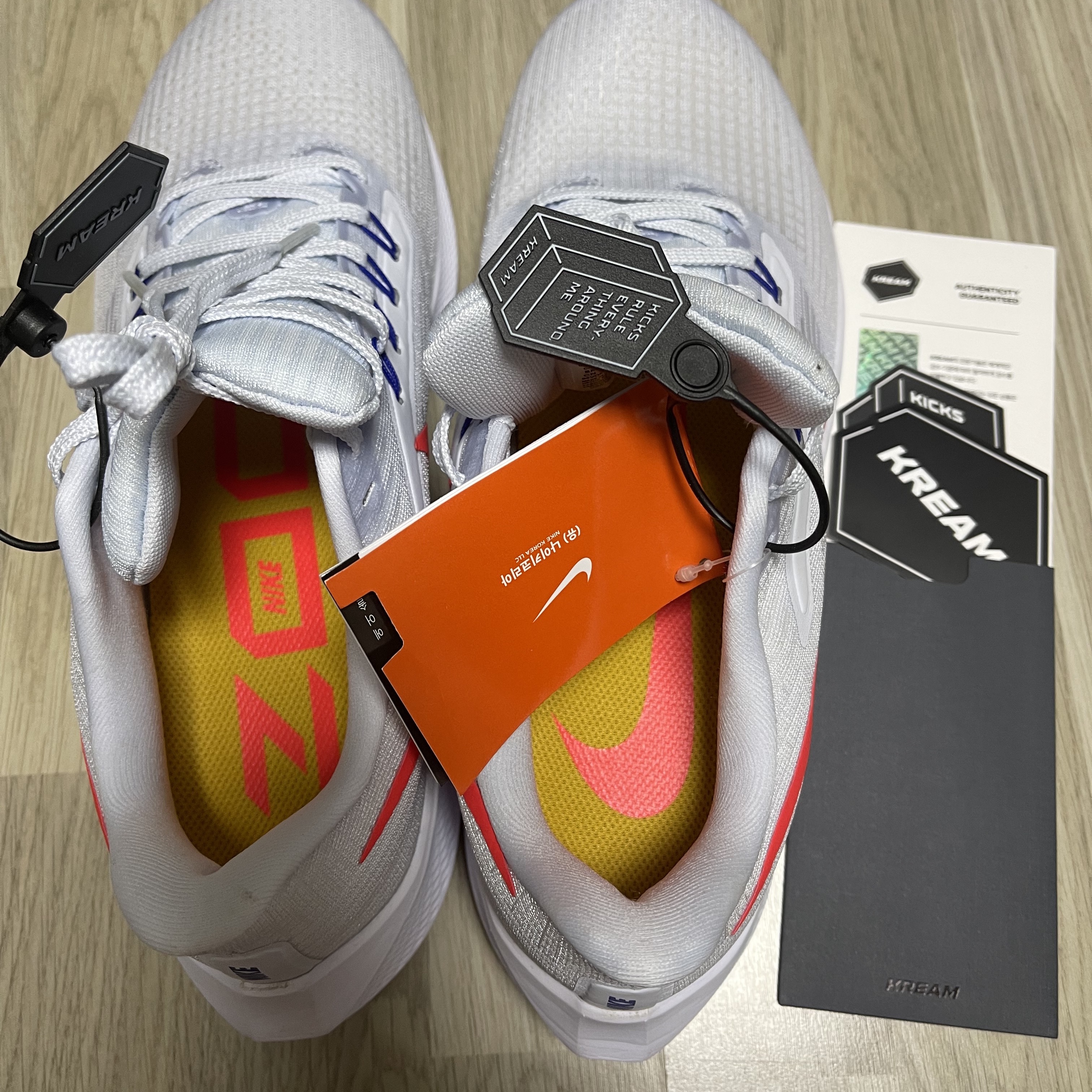 Nike Air Zoom Pegasus 39 Football Grey Bright Crimson 착용 스타일