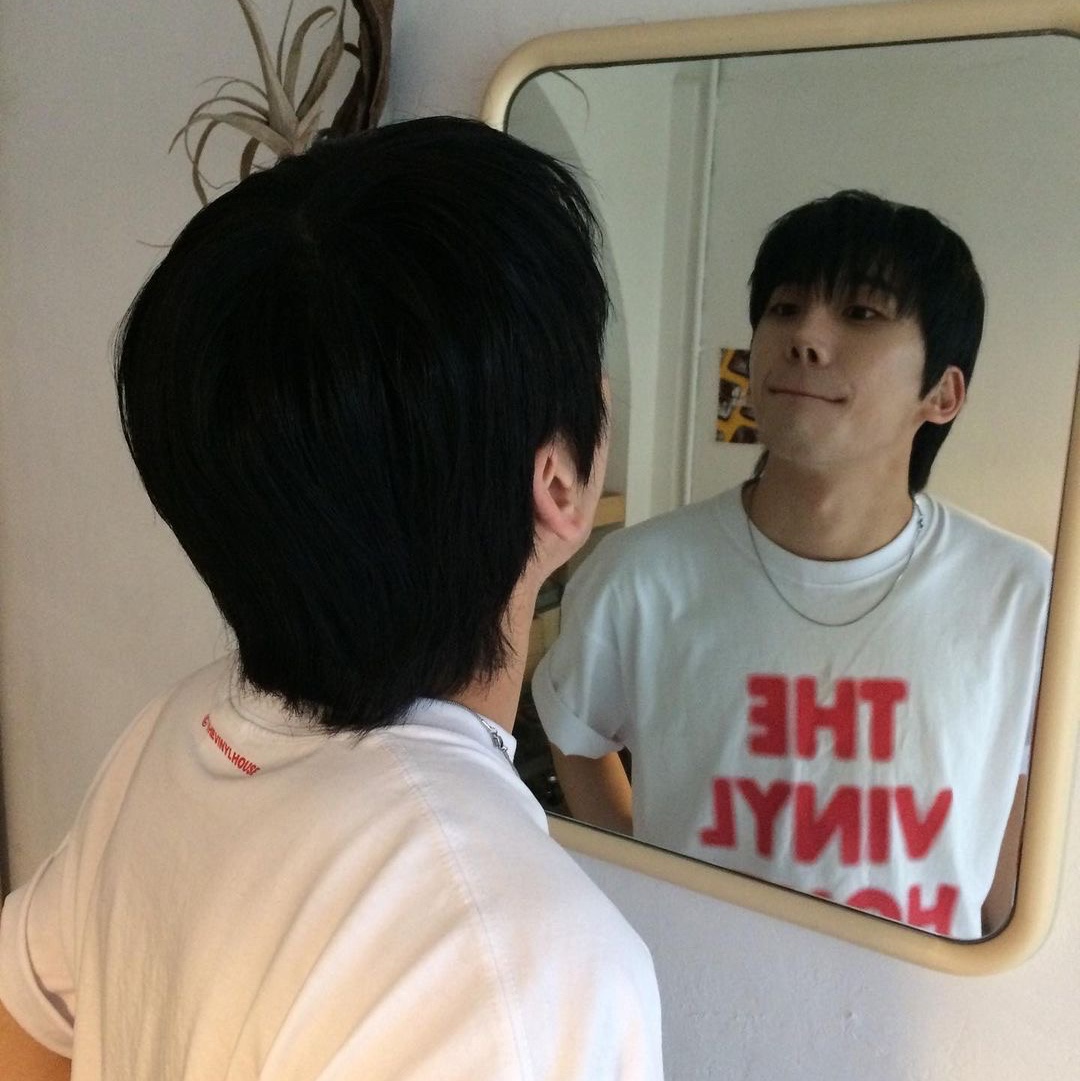 Thevinylhouse Spray Logo T-Shirt White 착용 스타일 - 2