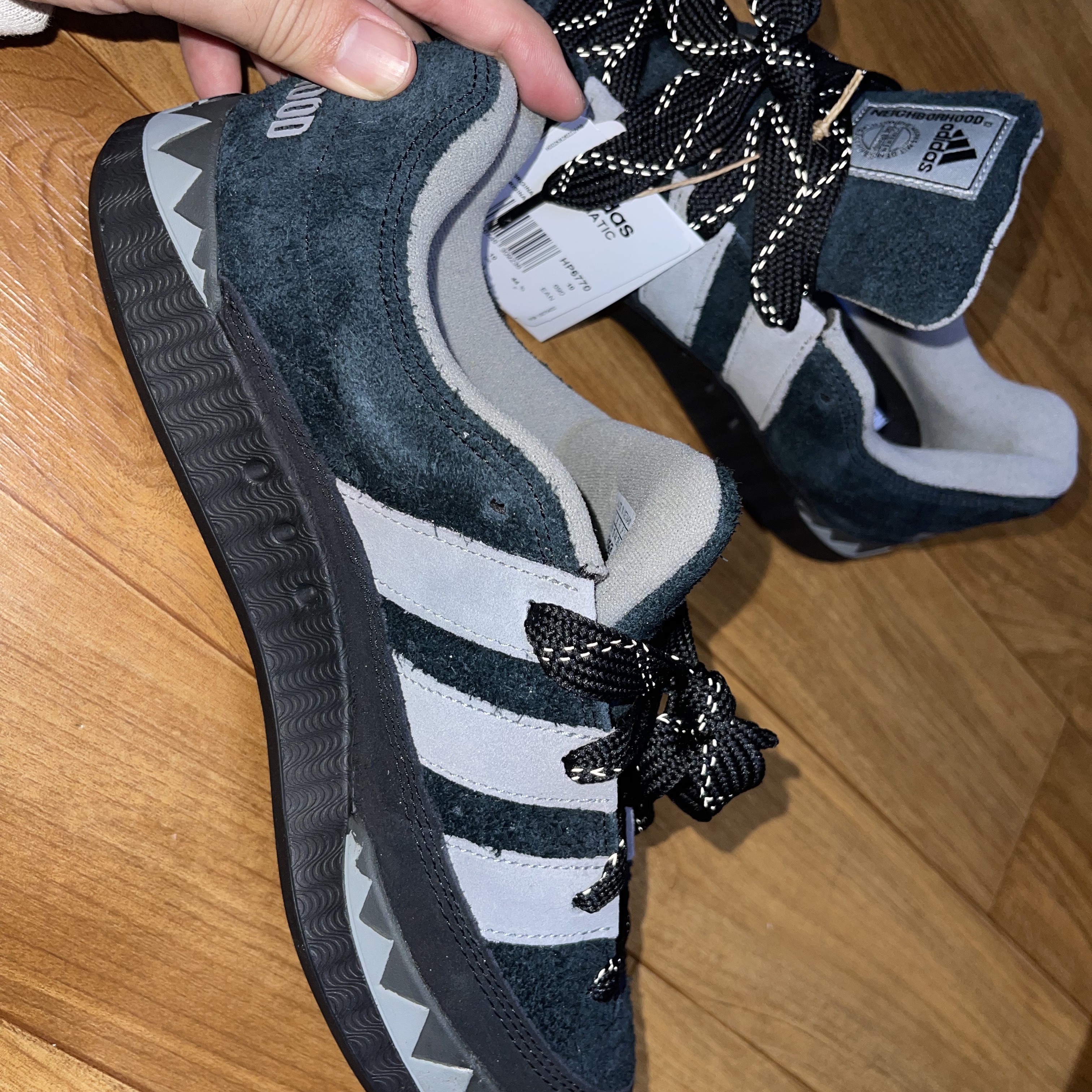 Adidas x Neighborhood Adimatic Core Black 착용 스타일 - 5