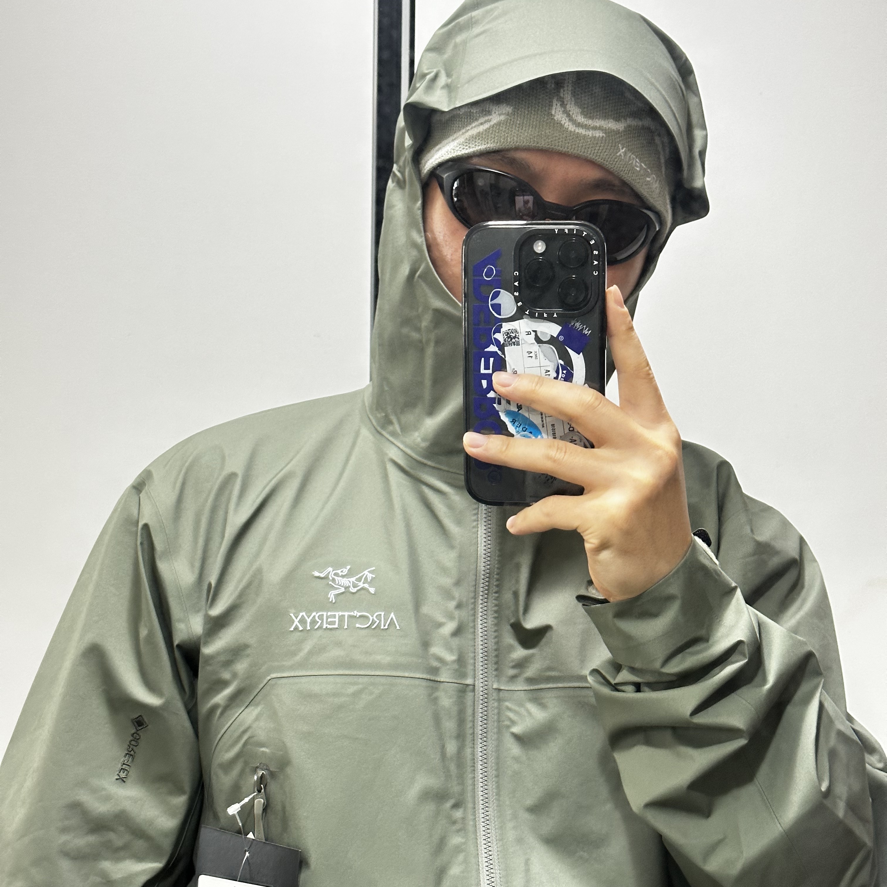 Arc'teryx Beta Jacket Forage, Oakley Eye Jacket Redux Matte Black Frame Prizm Grey Lenses High Bridge Fit 착용 스타일 - 1