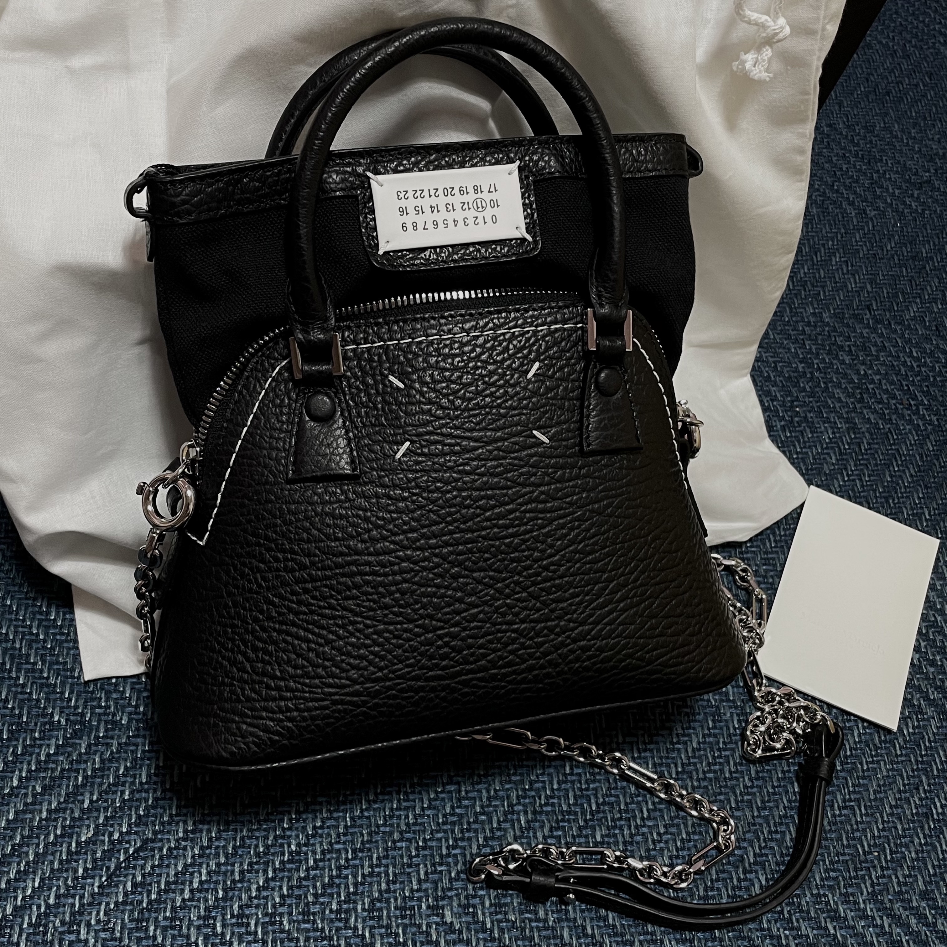 Maison Margiela 5AC Micro Bag Black 착용 스타일
