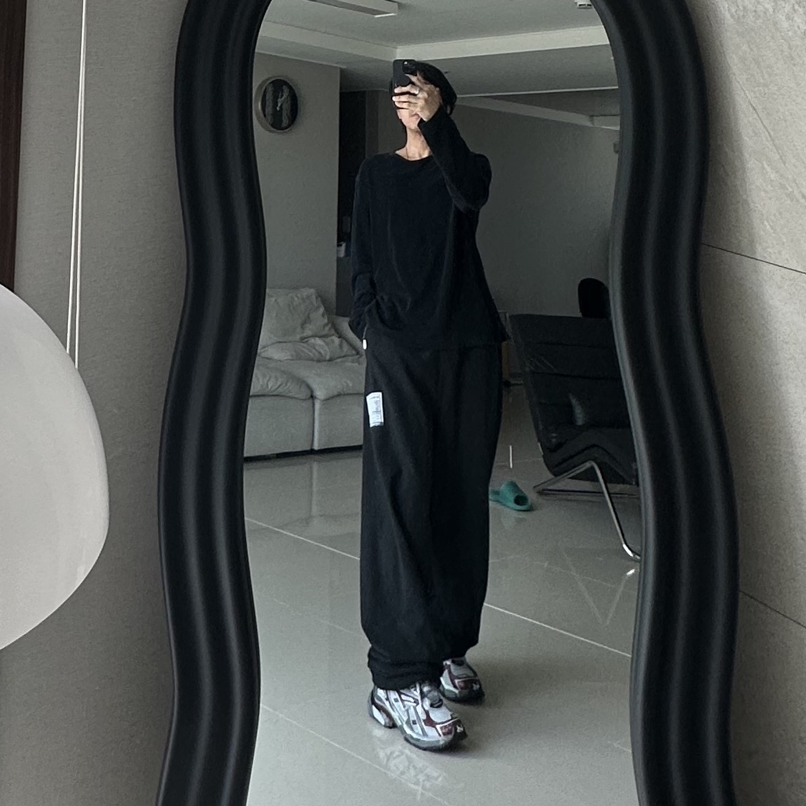 Balenciaga Runner Sneakers Grey Burgundy, Maison Mihara Yasuhiro Twisted Double Waist Pants Black 착용 스타일 - 5