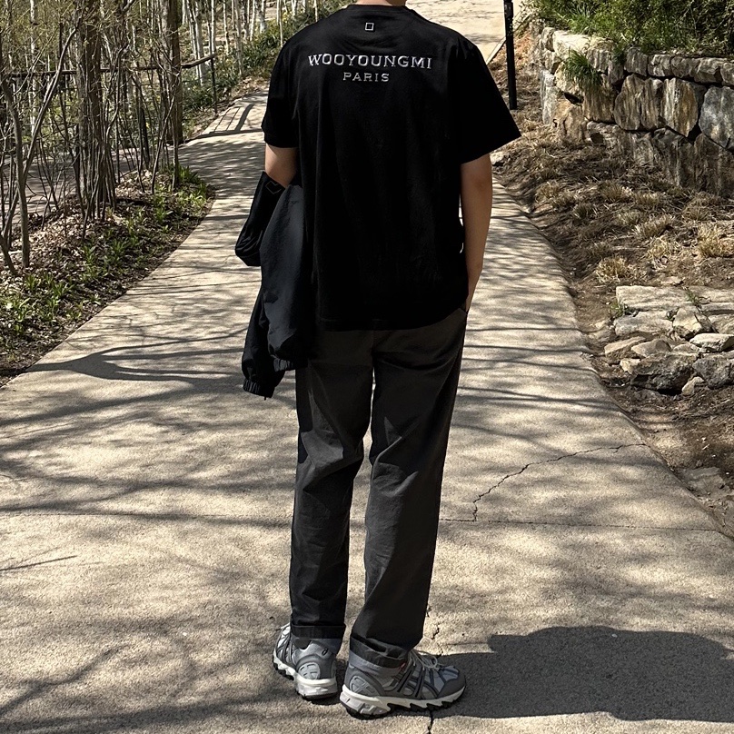 Wooyoungmi Silver Chrome Back Logo T-Shirt Black - 22FW, Asics Gel-Sonoma 15-50 Oyster Grey Clay Grey 착용 스타일 - 1