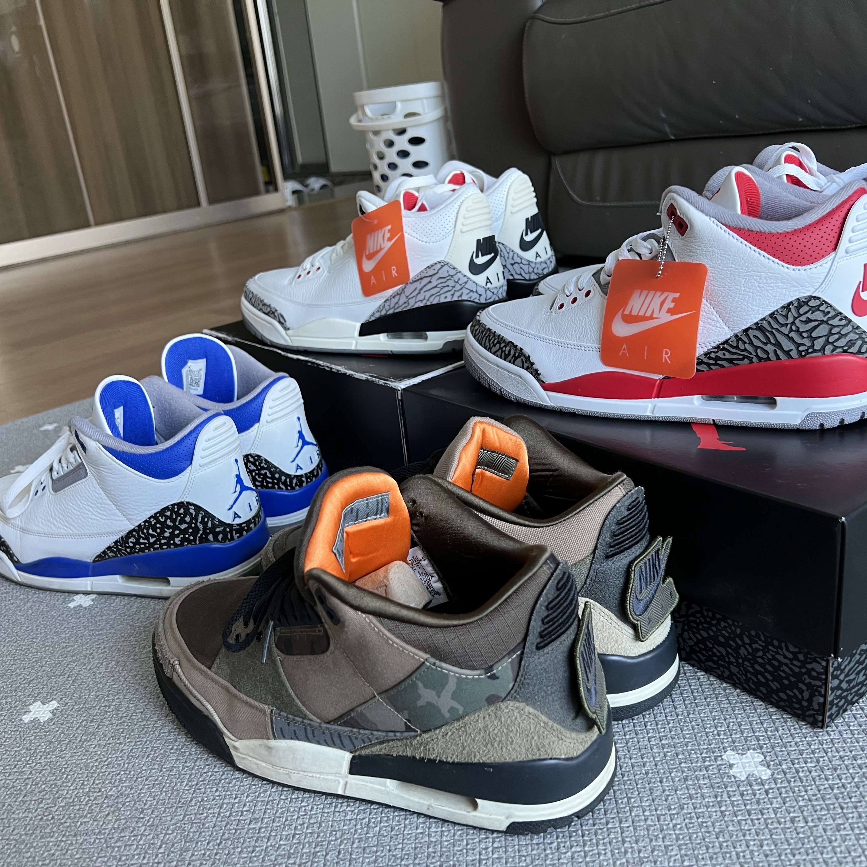 Jordan 3 Retro White Cement Reimagined, Jordan 3 Retro Fire Red 2022 착용 스타일 - 3