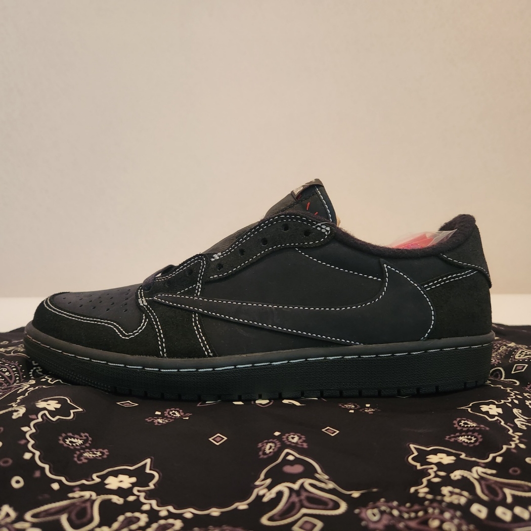 Jordan 1 x Travis Scott Retro Low OG SP Black Phantom 착용 스타일 - 2