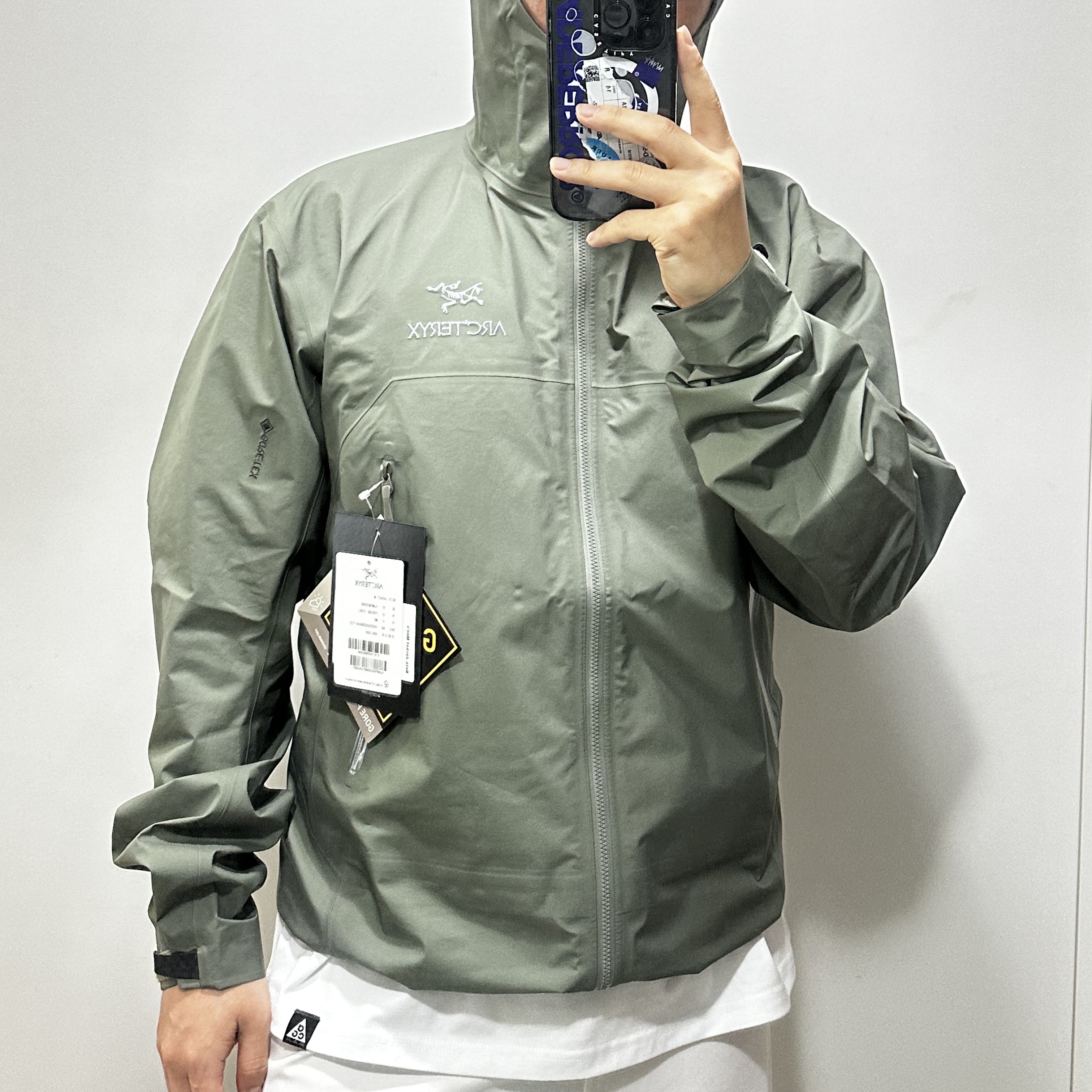 Arc'teryx Beta Jacket Forage, Oakley Eye Jacket Redux Matte Black Frame Prizm Grey Lenses High Bridge Fit 착용 스타일 - 3