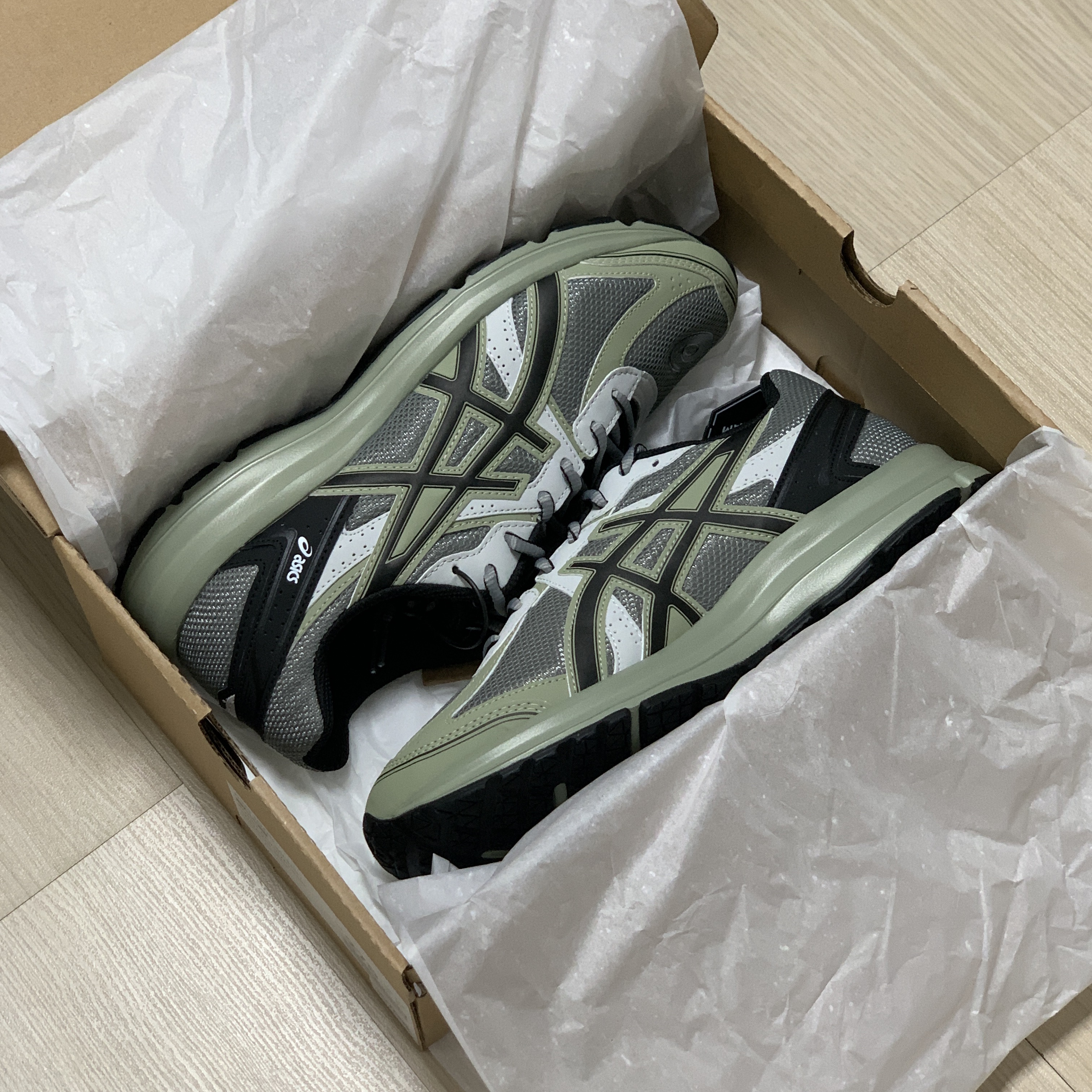 Asics Jog 100 S Sheet Rock - 2E Wide 착용 스타일 - 2