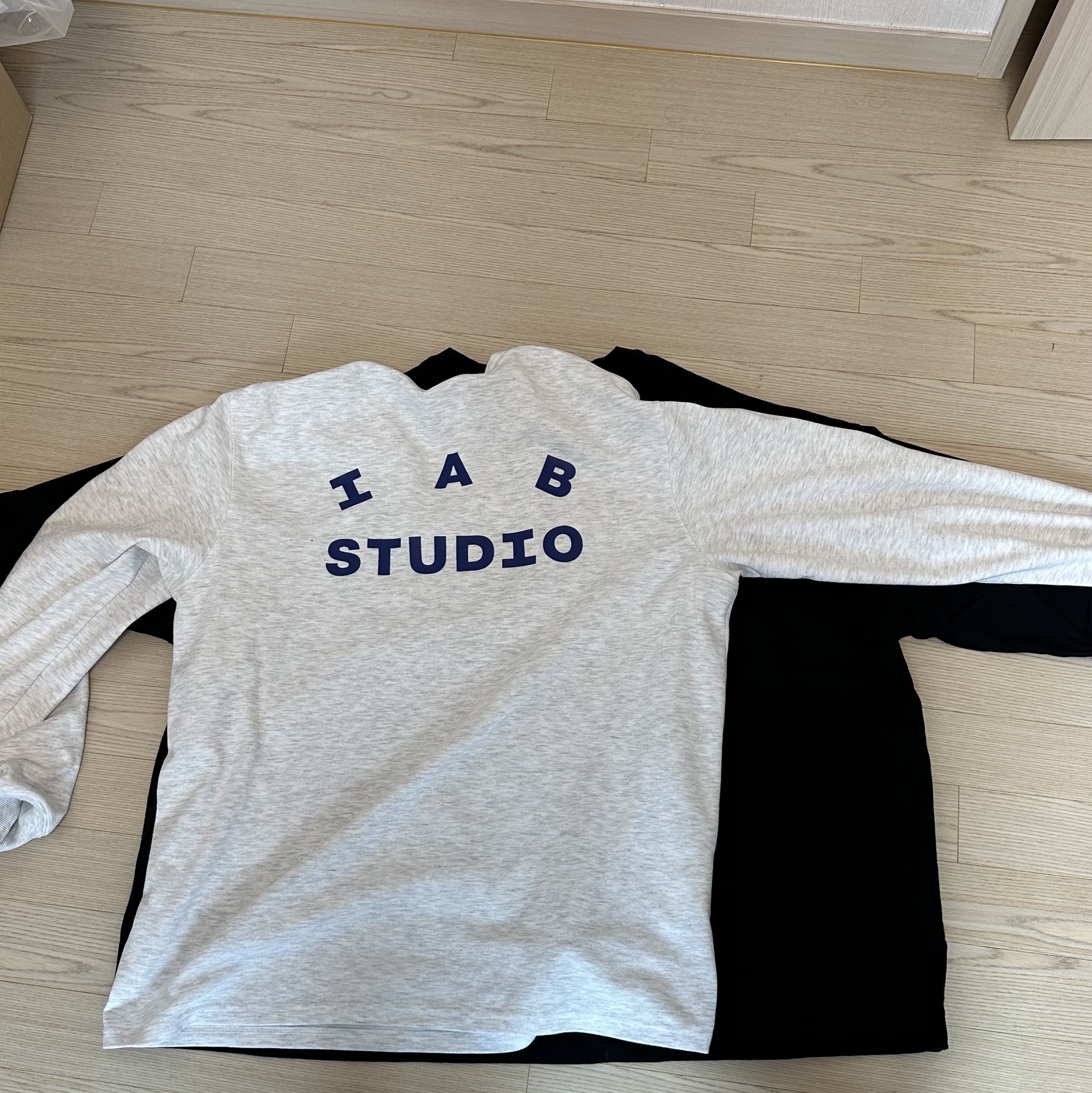 Nike x Peaceminusone LS T-Shirt Black (DR0098-010), IAB Studio Long Sleeve Light Gray 착용 스타일 - 4