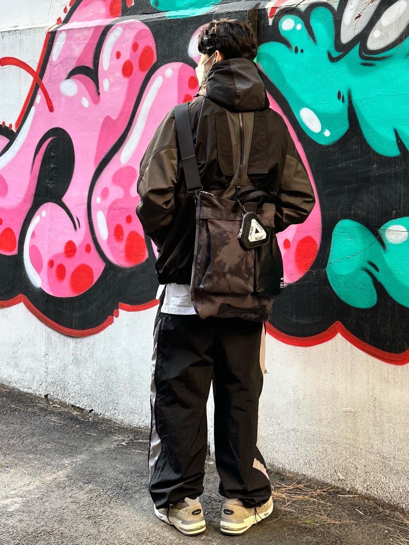 Porter x Palace 2Way Helmet Bag Black, Palace x Porter Zip Coin Wallet Black 착용 스타일 - 2