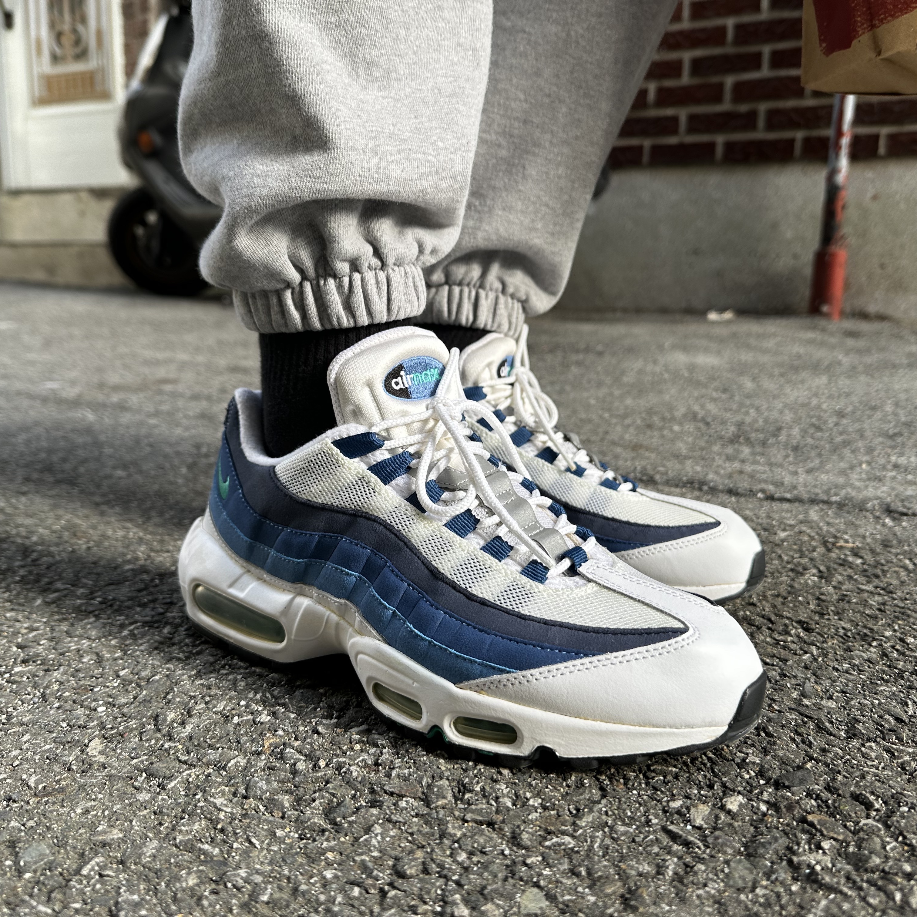 Nike Air Max 95 White Slate Blue 착용 스타일 - 1