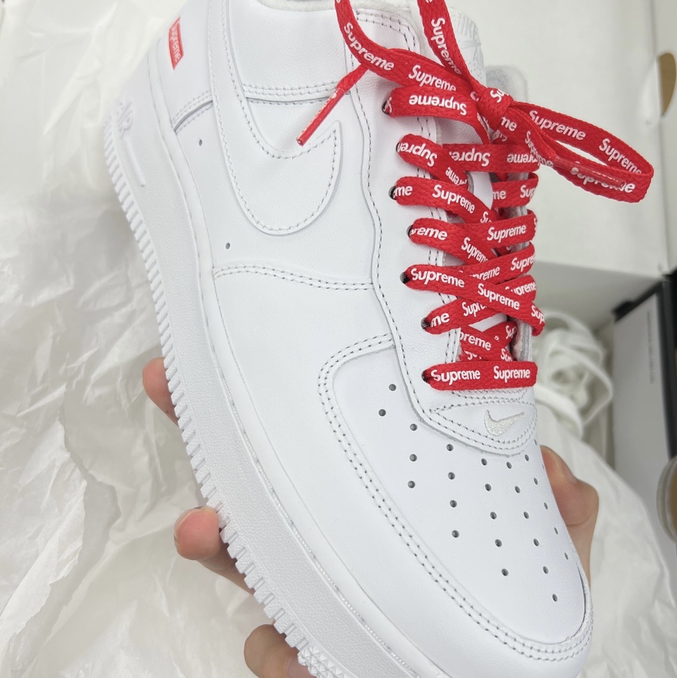 Nike x Supreme Air Force 1 Low White 착용 스타일