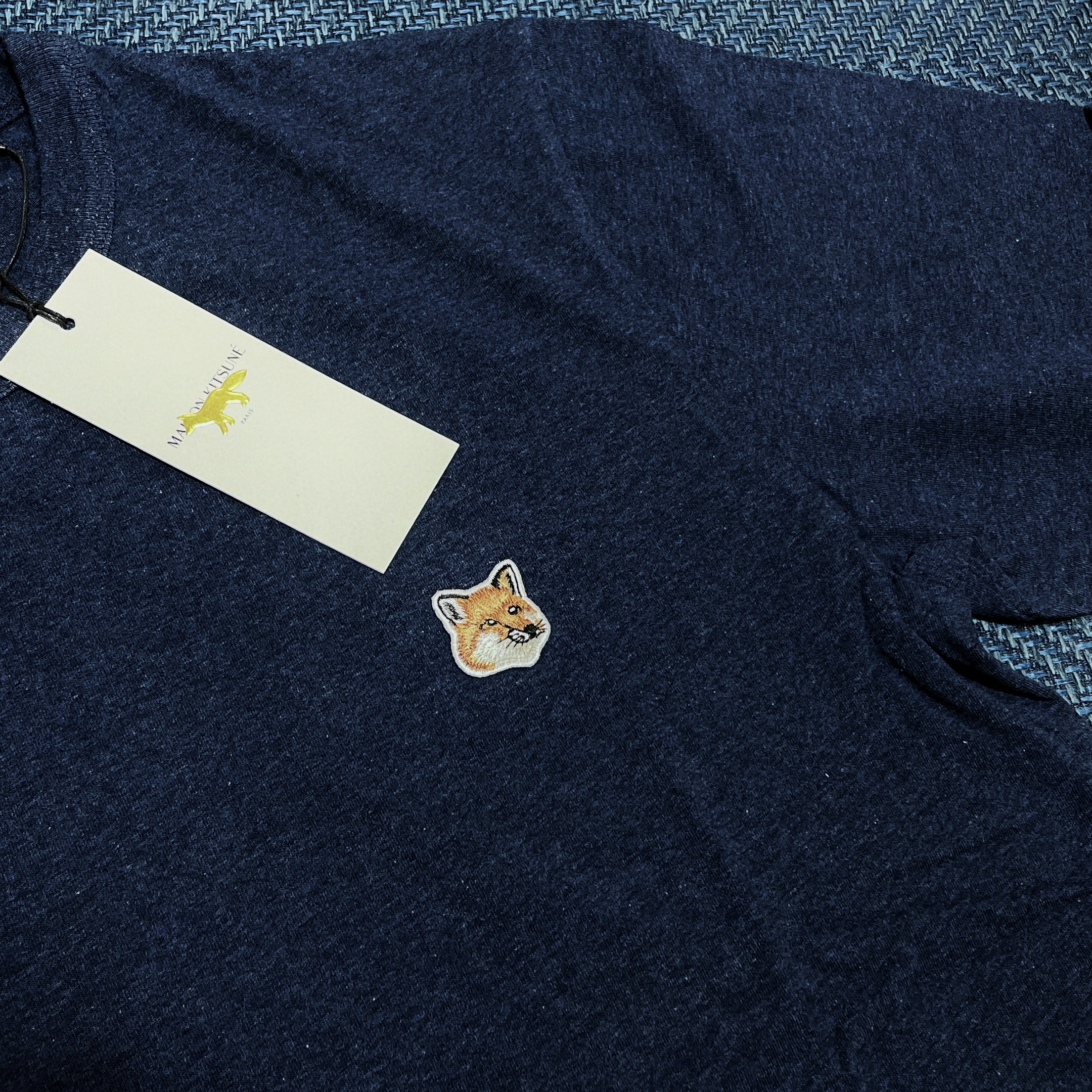 Maison Kitsune Fox Head Patch Classic T-Shirt Navy Melange 착용 스타일