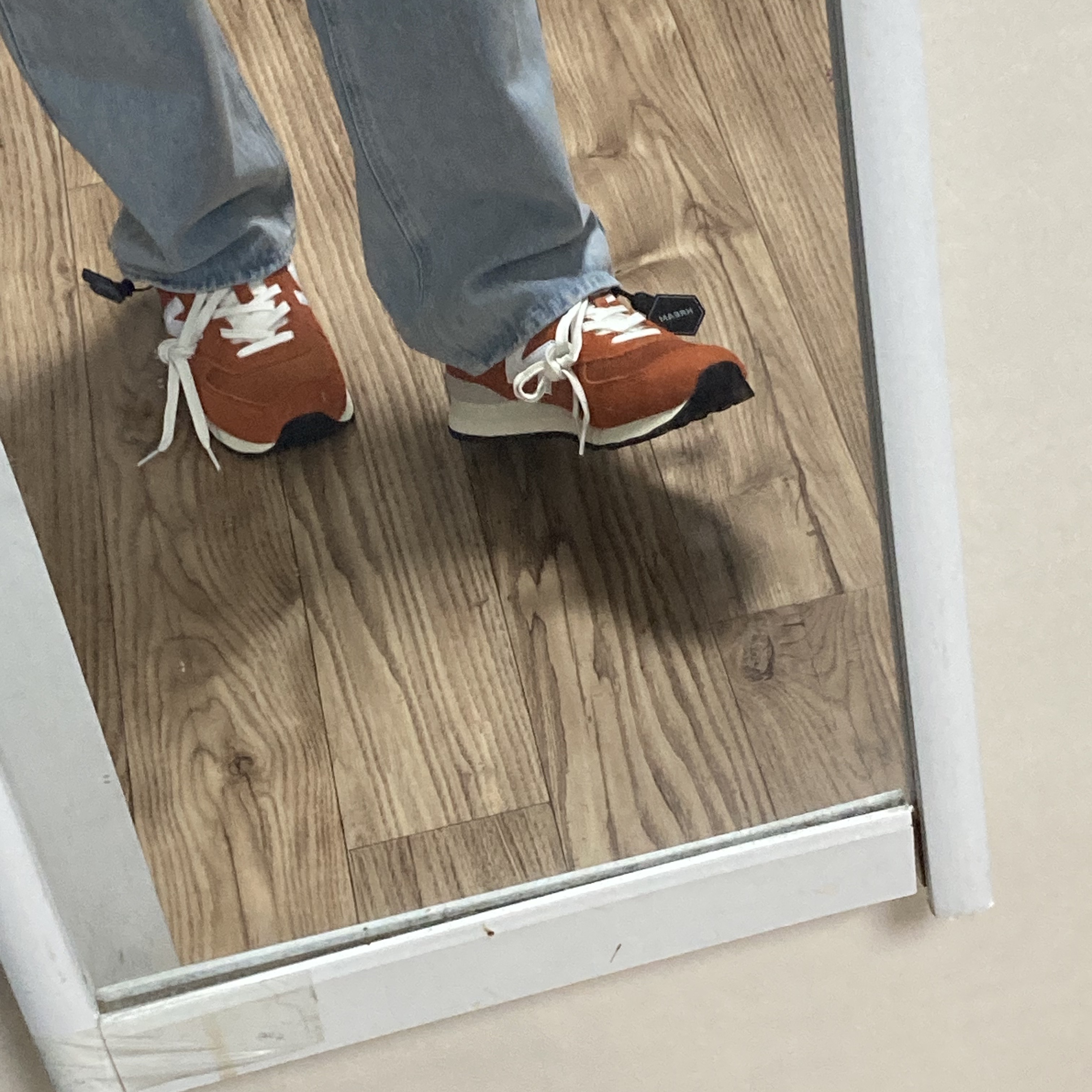New Balance 574 Heritage Orange Burst White 착용 스타일 - 3