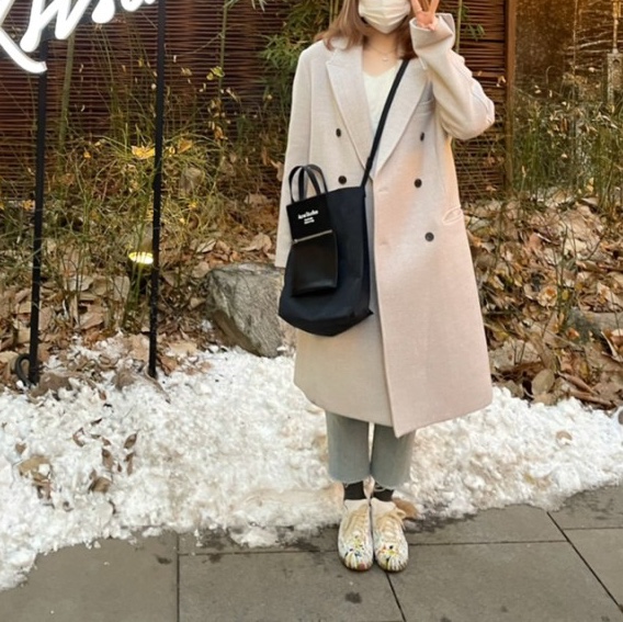 (W) Maison Margiela Replica Paint Drop Sneakers Grey 착용 스타일 - 2