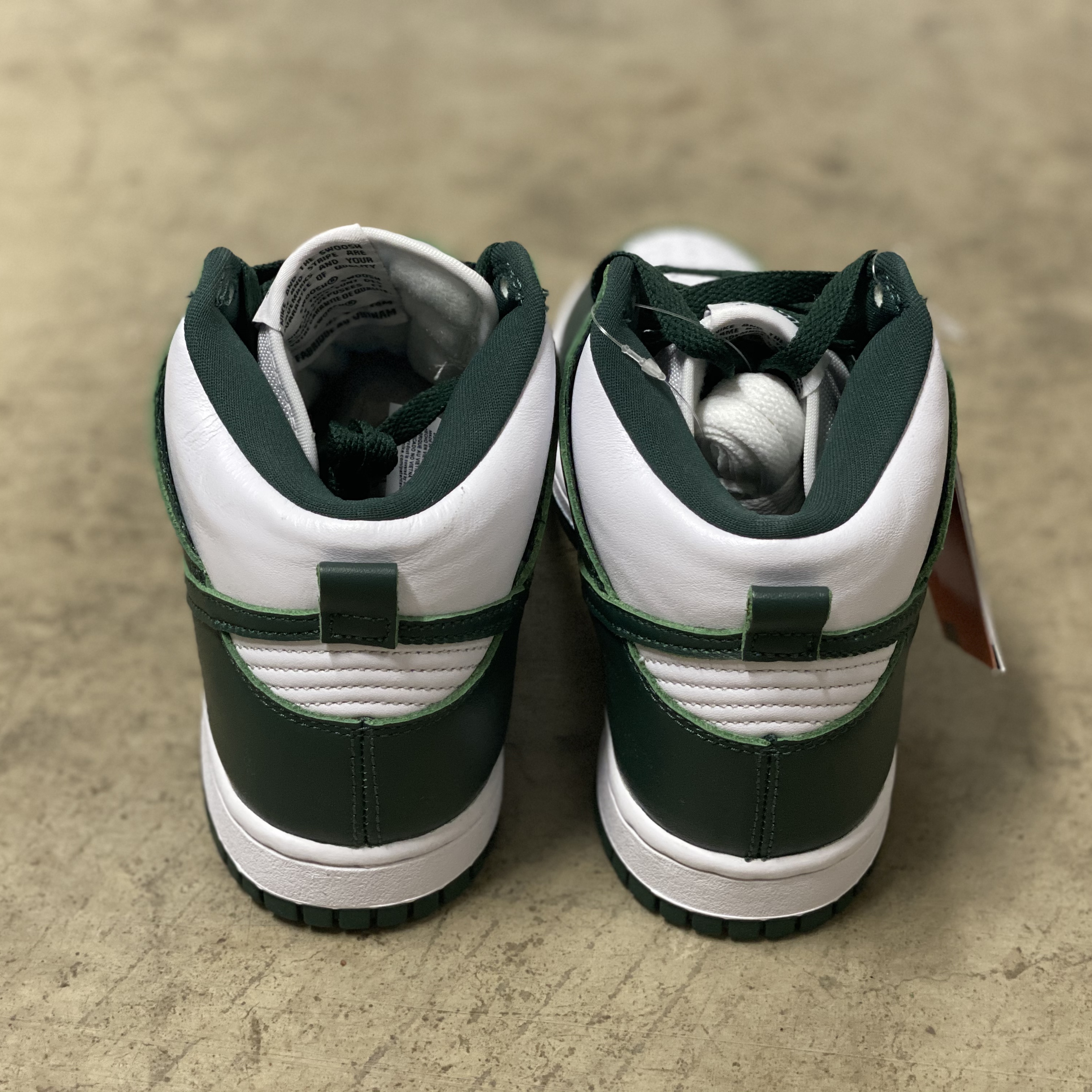 Nike Dunk High SP Spartan Green 착용 스타일 - 2