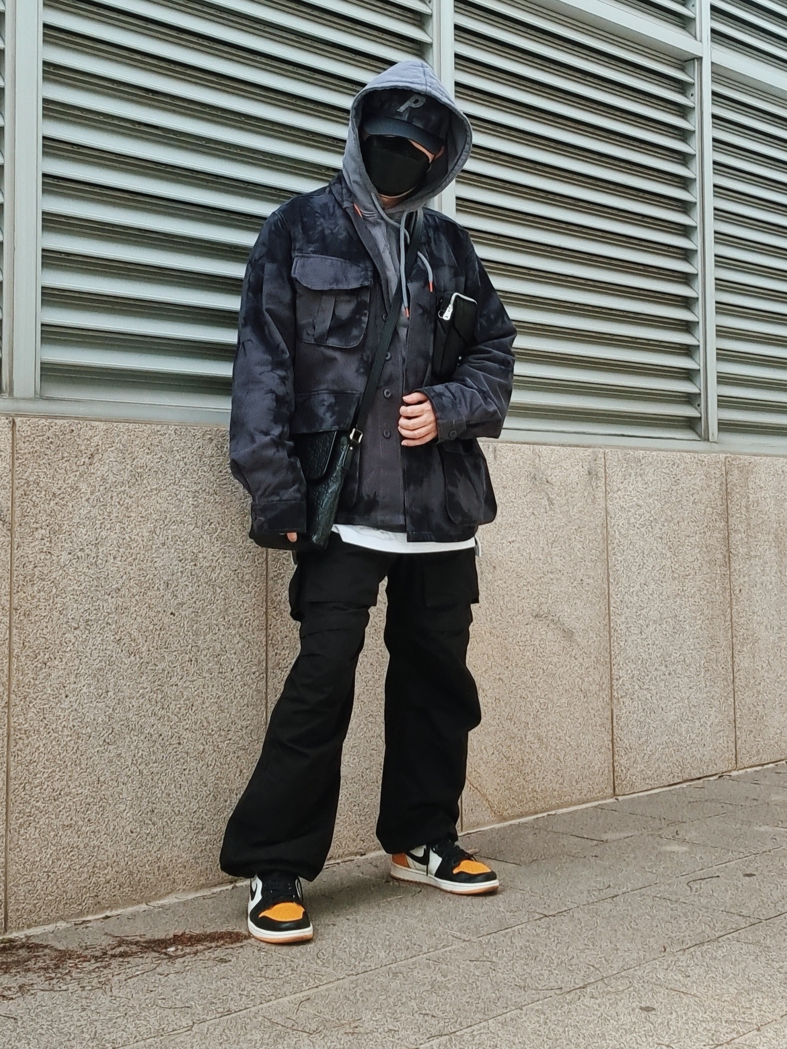 Palace x Porter P Cap Black, Palace x Porter Tri-Ferg Hoodie Gray 착용 스타일 - 4