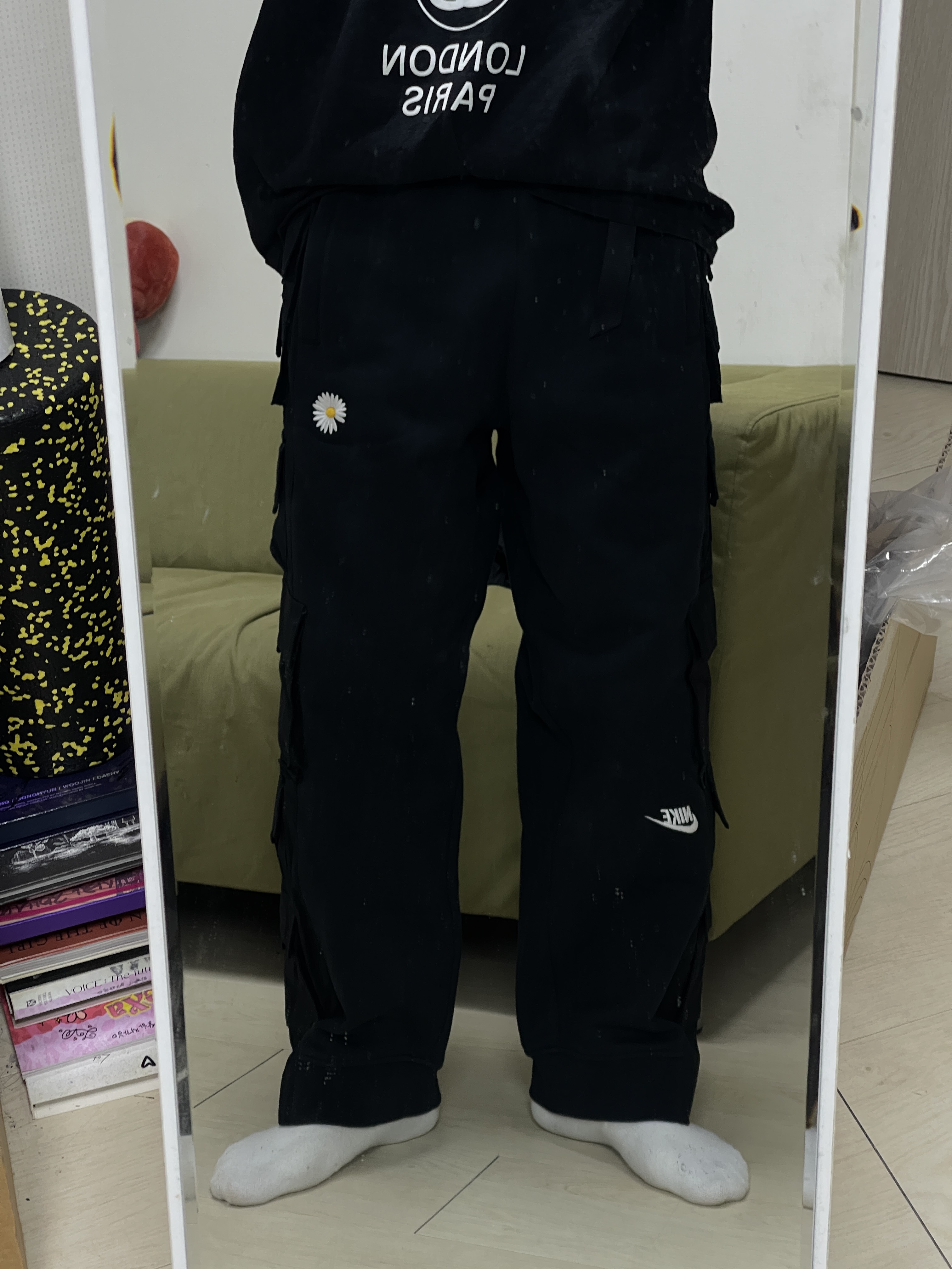 Nike x Peaceminusone Wide Pants Black (DR0096-010) 착용 스타일 - 1